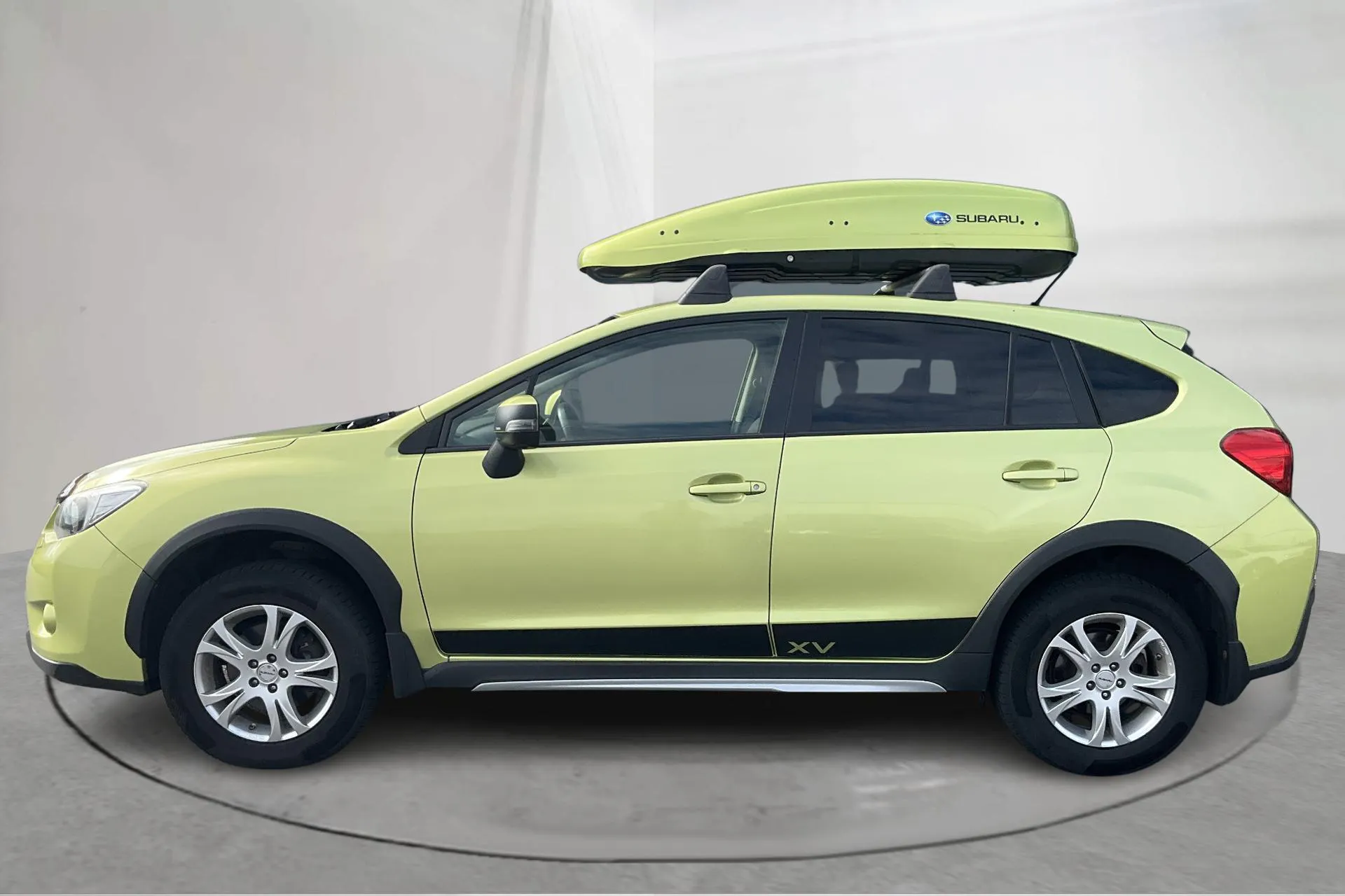 Presentationsfoto 2 av 19: Subaru XV 2.0i (150hk) - 10 427 mil - Automat - grön - 2014