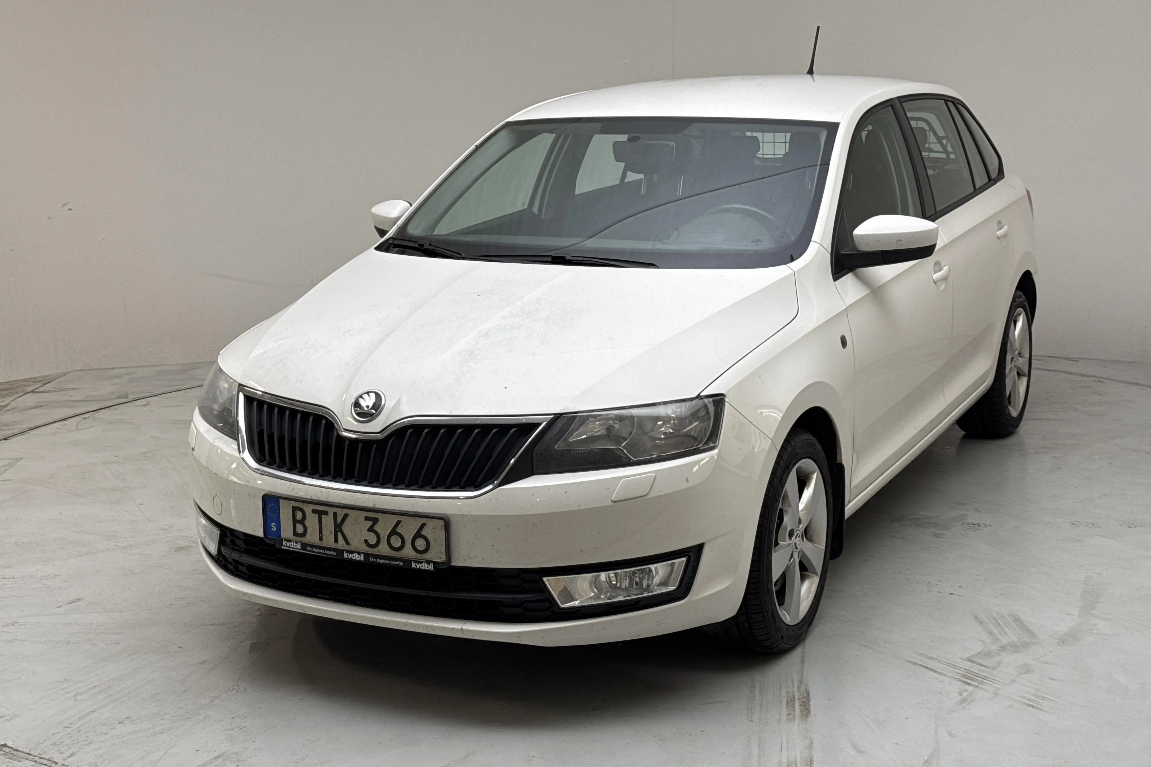 Presentation photo 1 of 11: Skoda Rapid 1.2 TSI Kombi (105hk) - 135 570 km - Manual - white - 2014