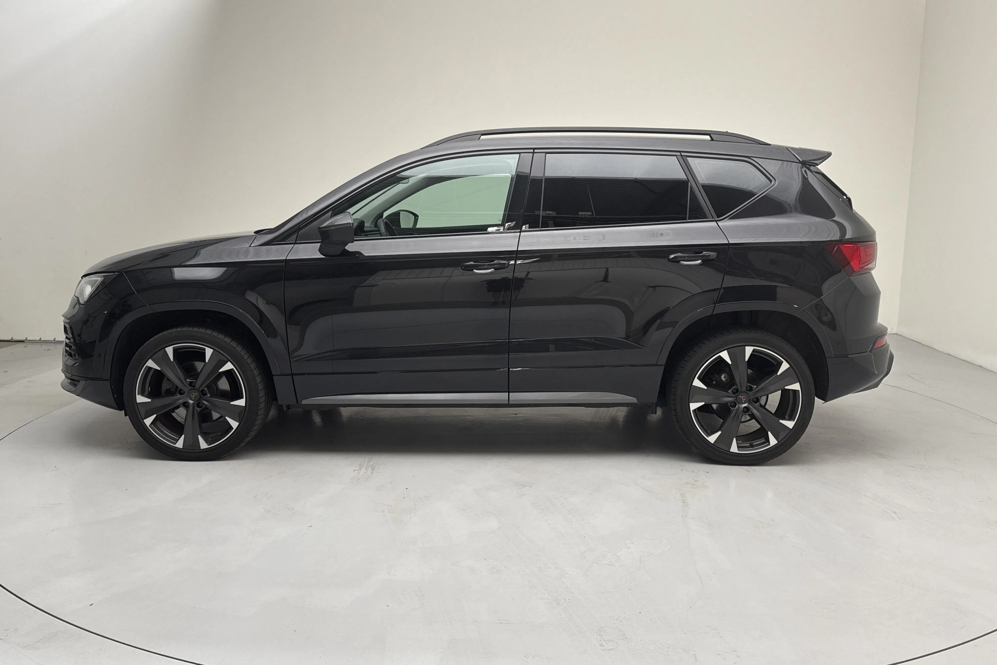 Presentation photo 2 of 13: Cupra Ateca 1.5 TSI (150hk) - 46 180 km - Automatic - black - 2024