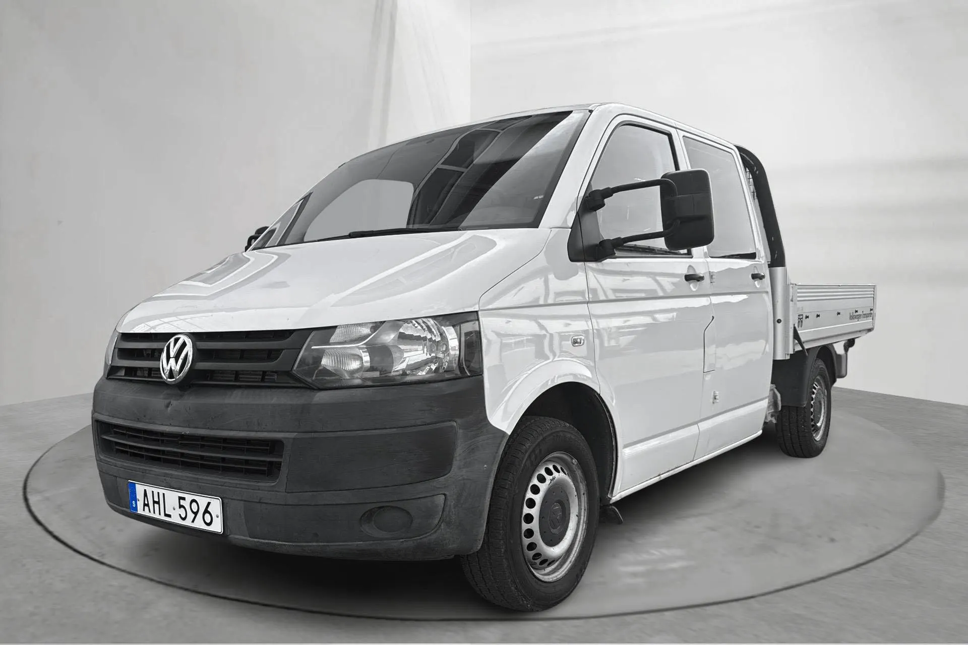 Presentation photo 1 of 13: VW Transporter T5 2.0 TDI Pickup (102hk) - 267 840 km - Manual - white - 2014