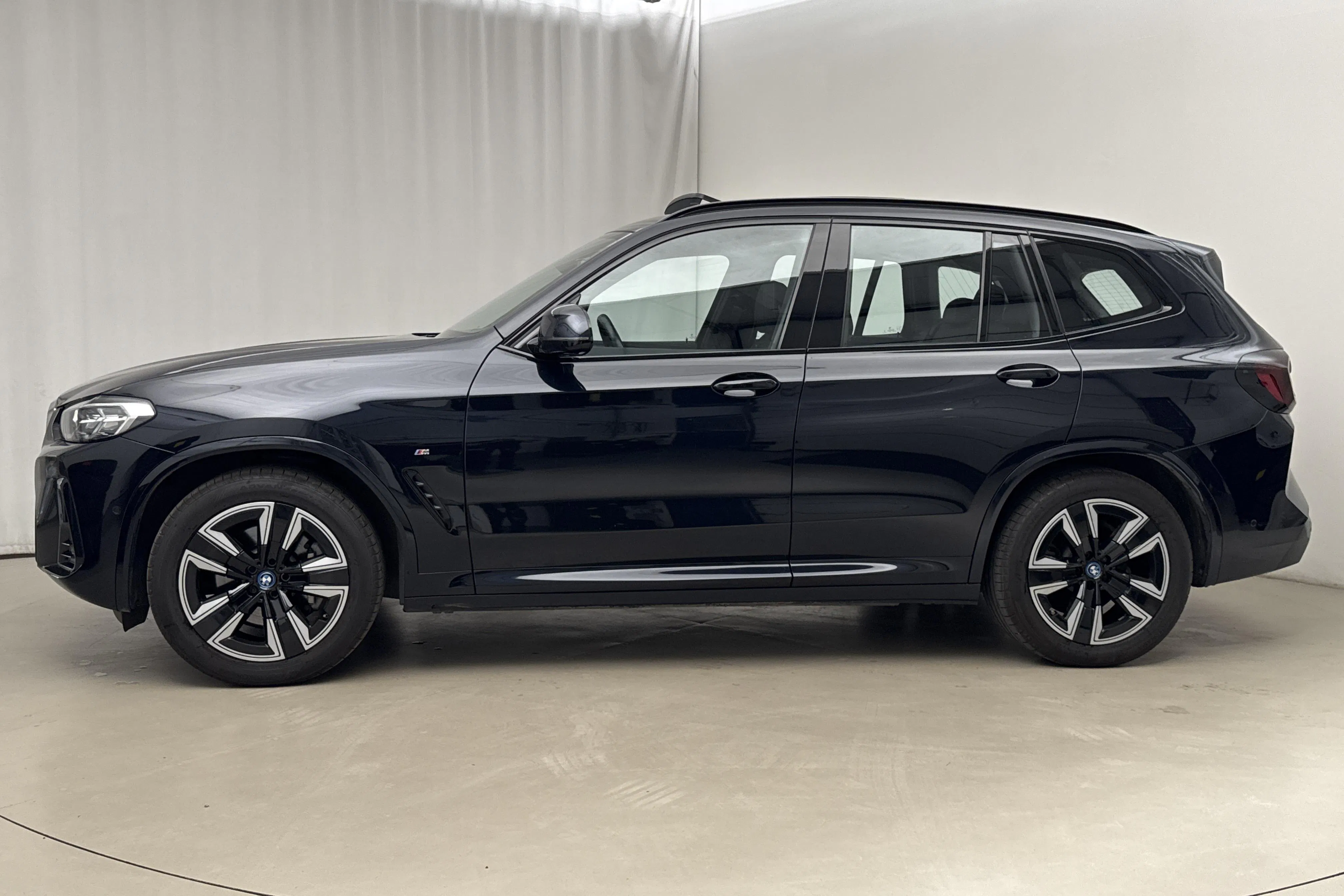 Presentation photo 2 of 23: BMW iX3 LCI, G08 (286hk) - 26 630 km - Automatic - black - 2023
