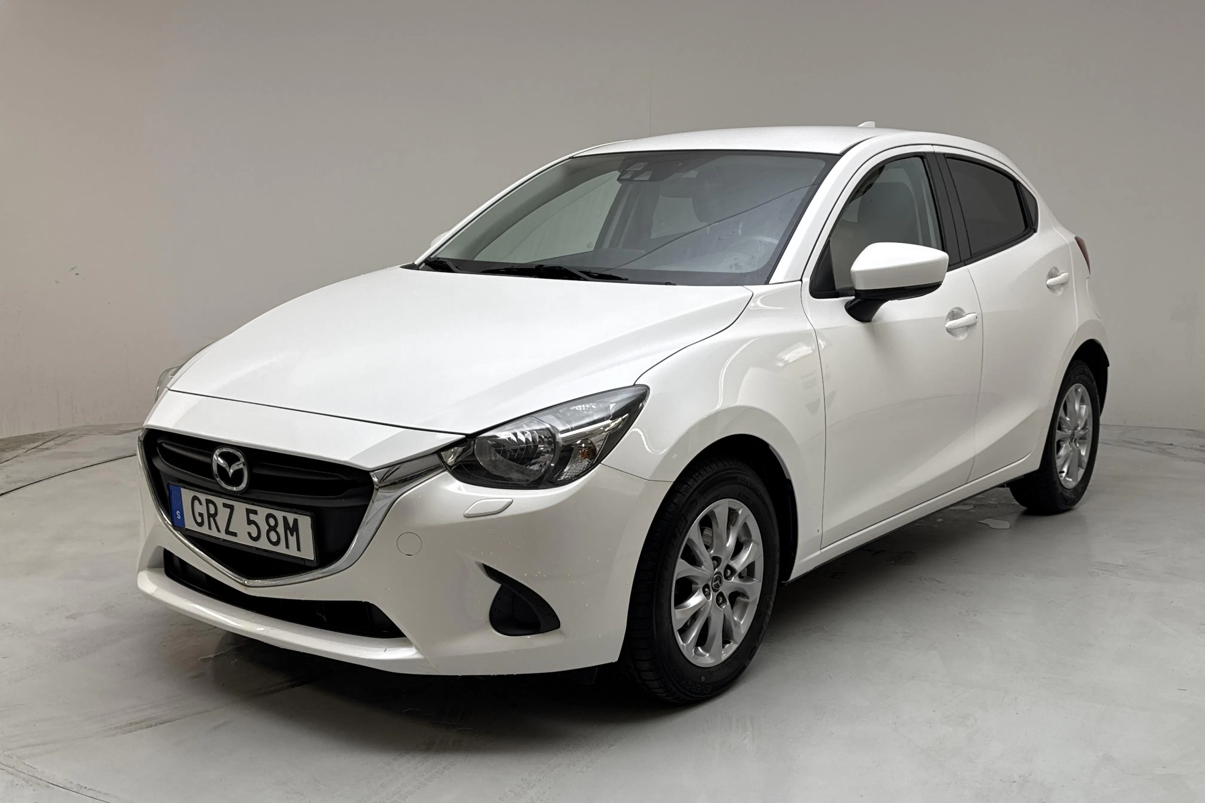 Presentationsfoto 1 av 14: Mazda 2 1.5 5dr (90hk) - 3 654 mil - Automat - vit - 2019
