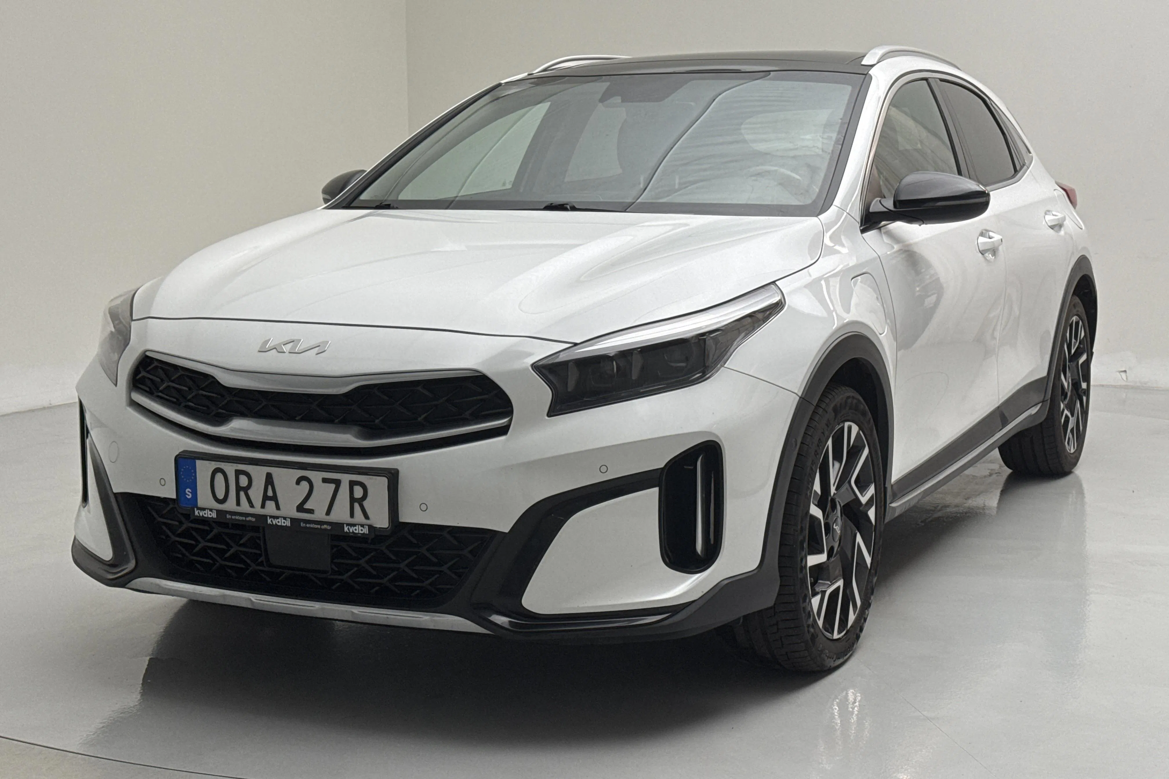 Presentation photo 1 of 18: KIA XCeed 1.6 Plug-in Hybrid 5dr (141hk) - 92 080 km - Automatic - white - 2023