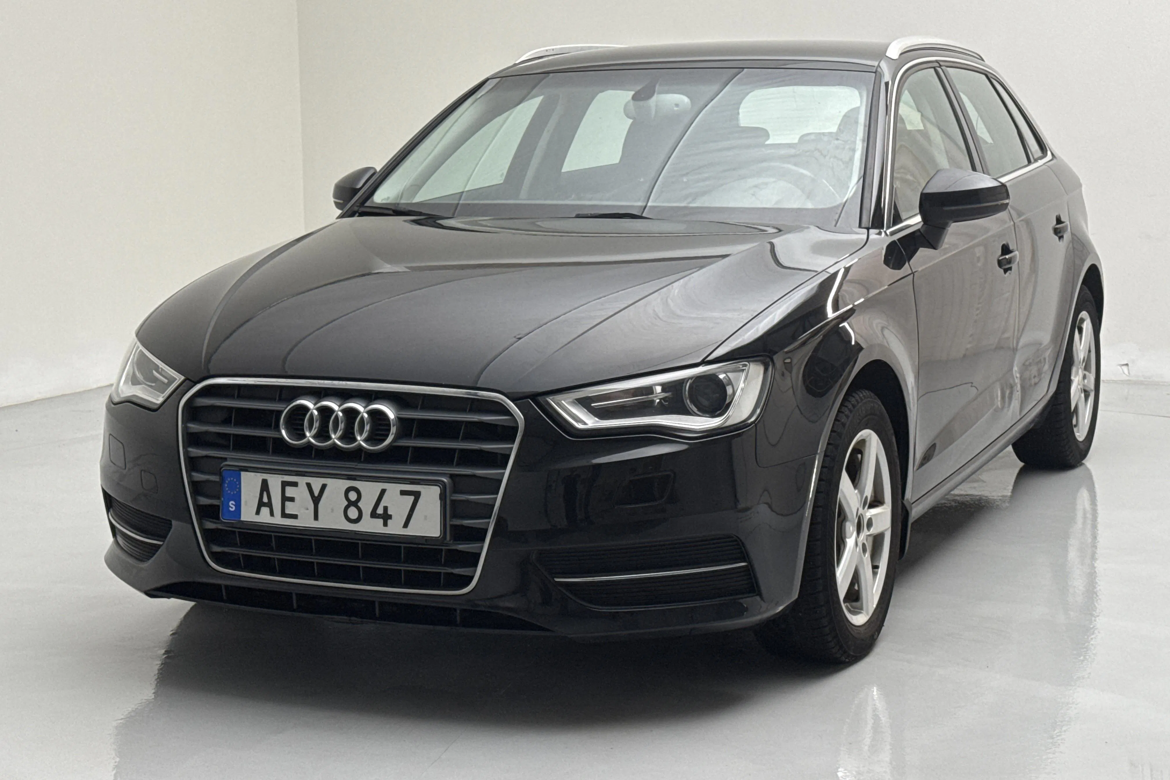 Presentation photo 1 of 11: Audi A3 1.2 TFSI Sportback (110hk) - 173 190 km - Manual - black - 2015