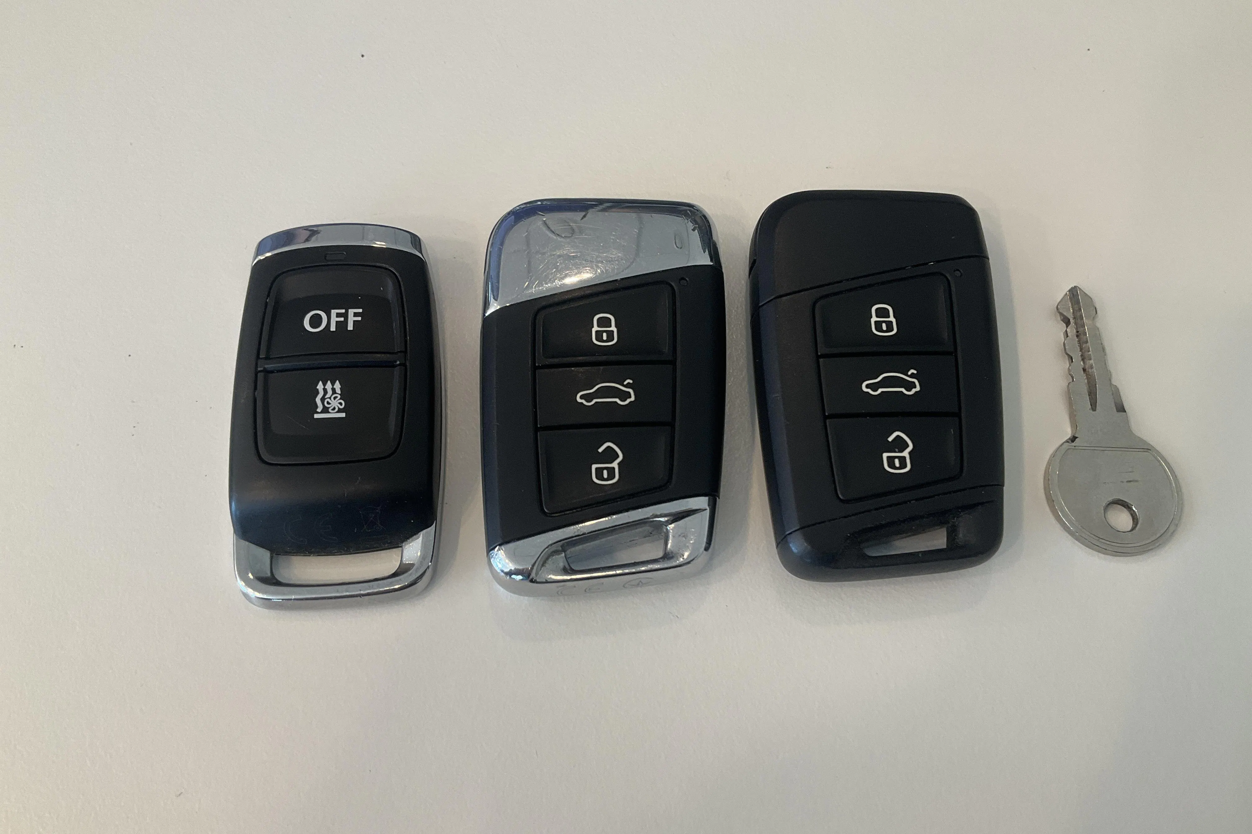 Presentationsfoto 17 av 17: Skoda Superb 2.0 TDI 4x4 Kombi (190hk) - 16 438 mil - Automat - vit - 2020