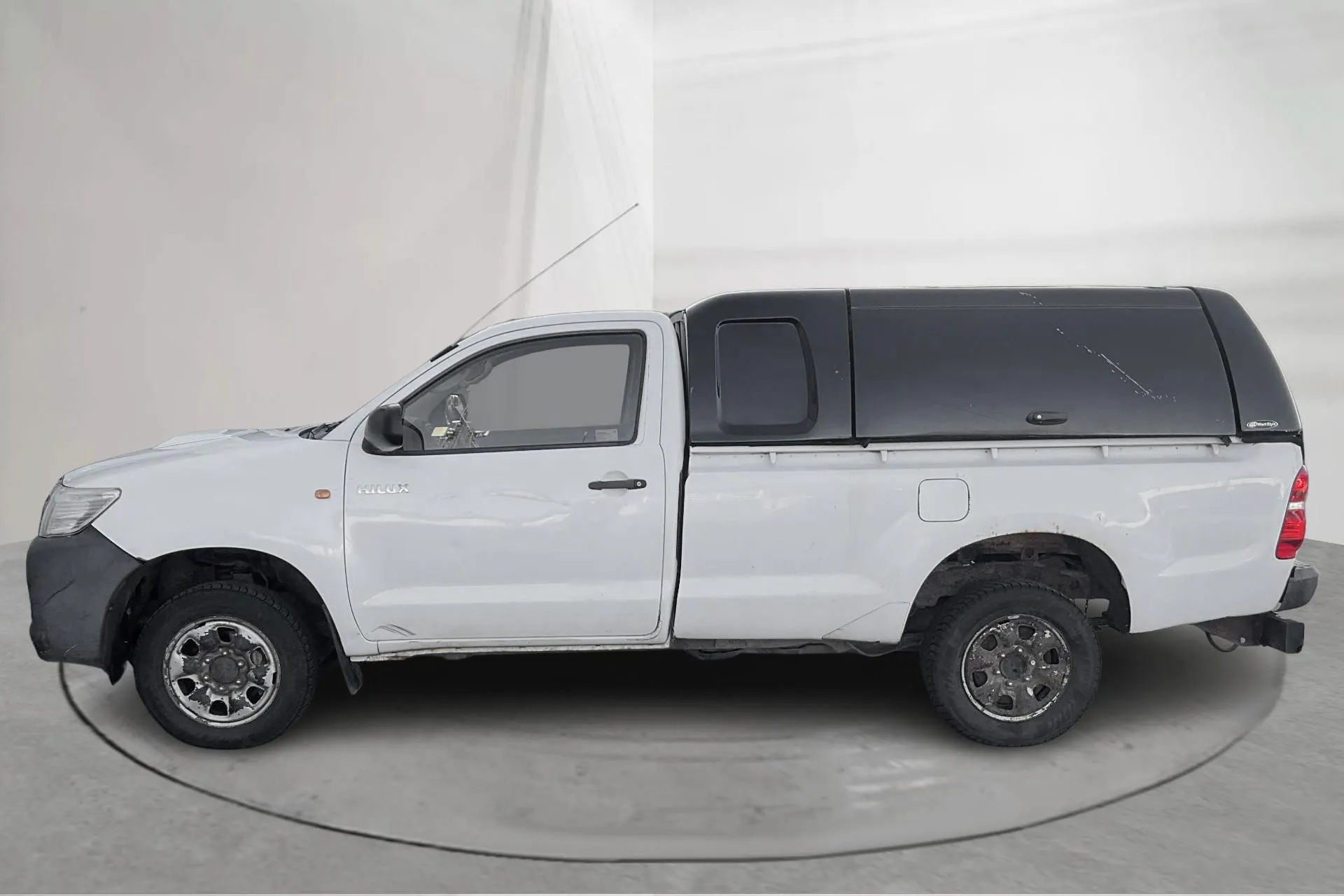 Presentation photo 2 of 12: Toyota Hilux 2.5 D-4D 4WD (144hk) - 296 100 km - Manual - white - 2013