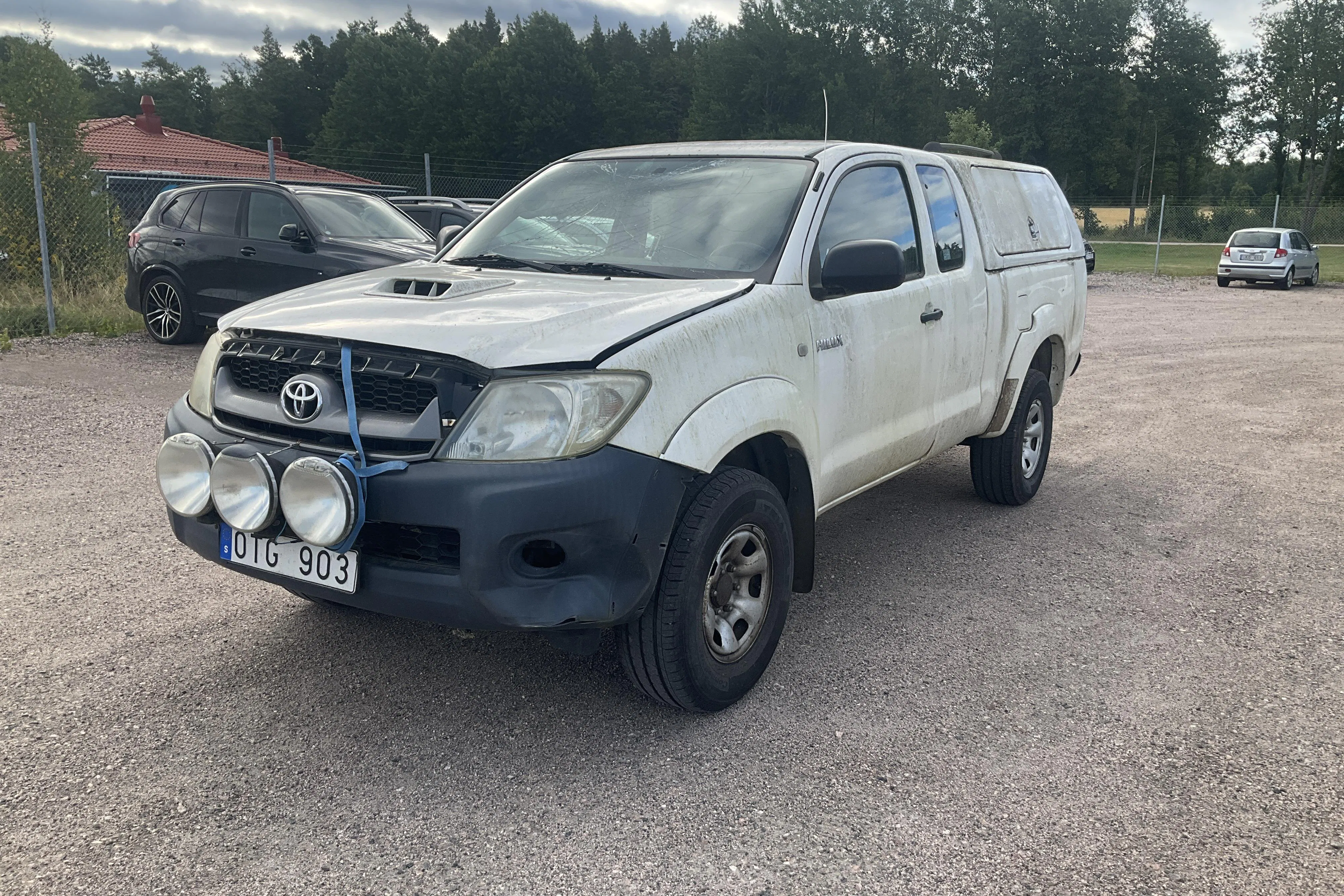 Presentationsfoto 1 av 14: Toyota Hilux 2.5 D-4D 4WD (144hk) - 31 095 mil - Manuell - vit - 2010
