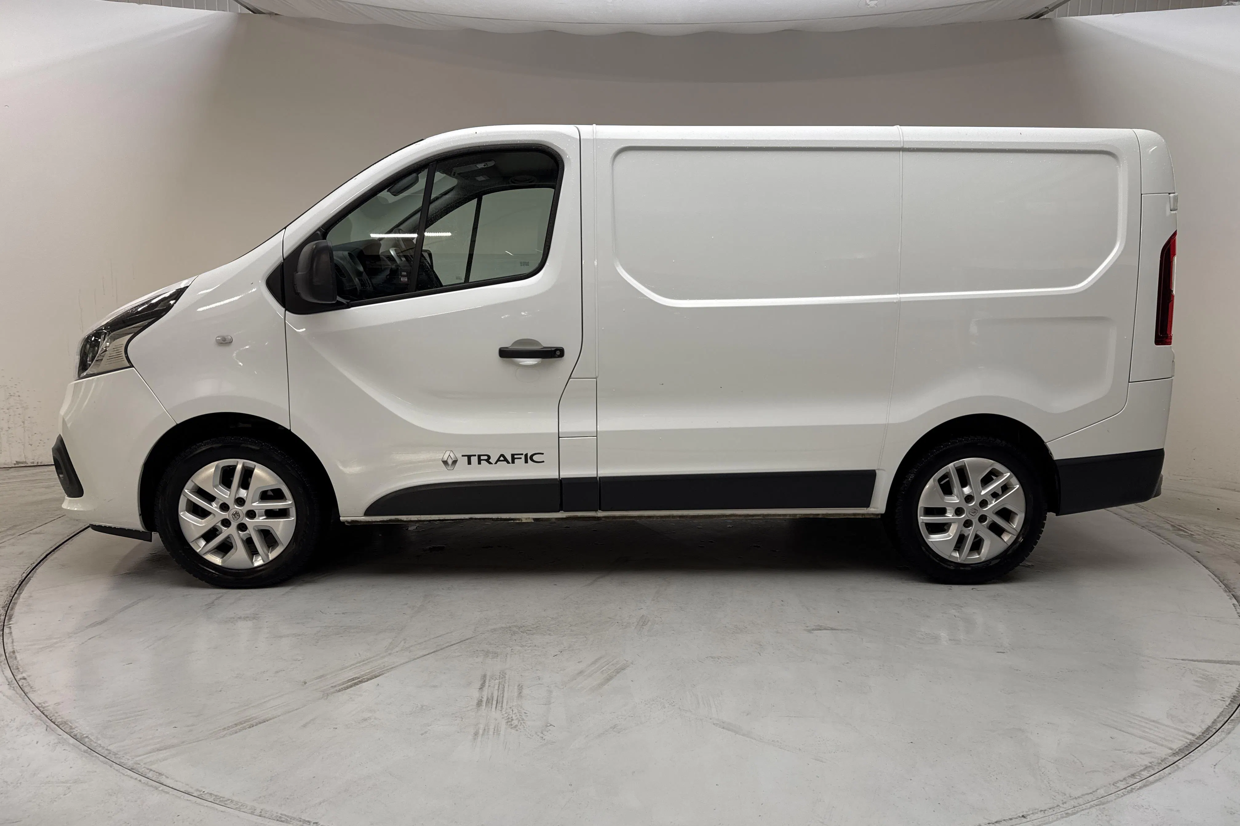 Presentationsfoto 2 av 11: Renault Trafic 1.6 dCi Skåp (125hk) - 12 950 mil - Manuell - vit - 2018
