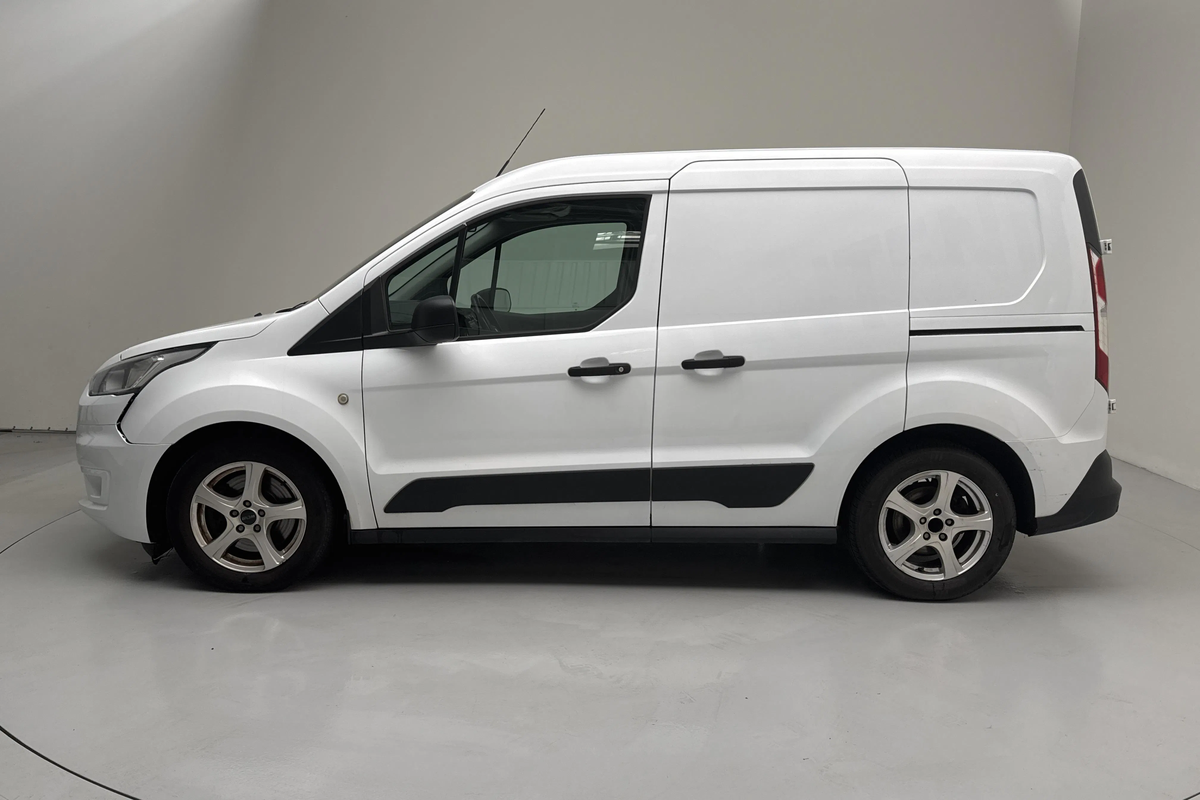 Presentation photo 2 of 15: Ford Transit Connect 1.5 EcoBlue (100hk) - 94 220 km - Manual - white - 2019