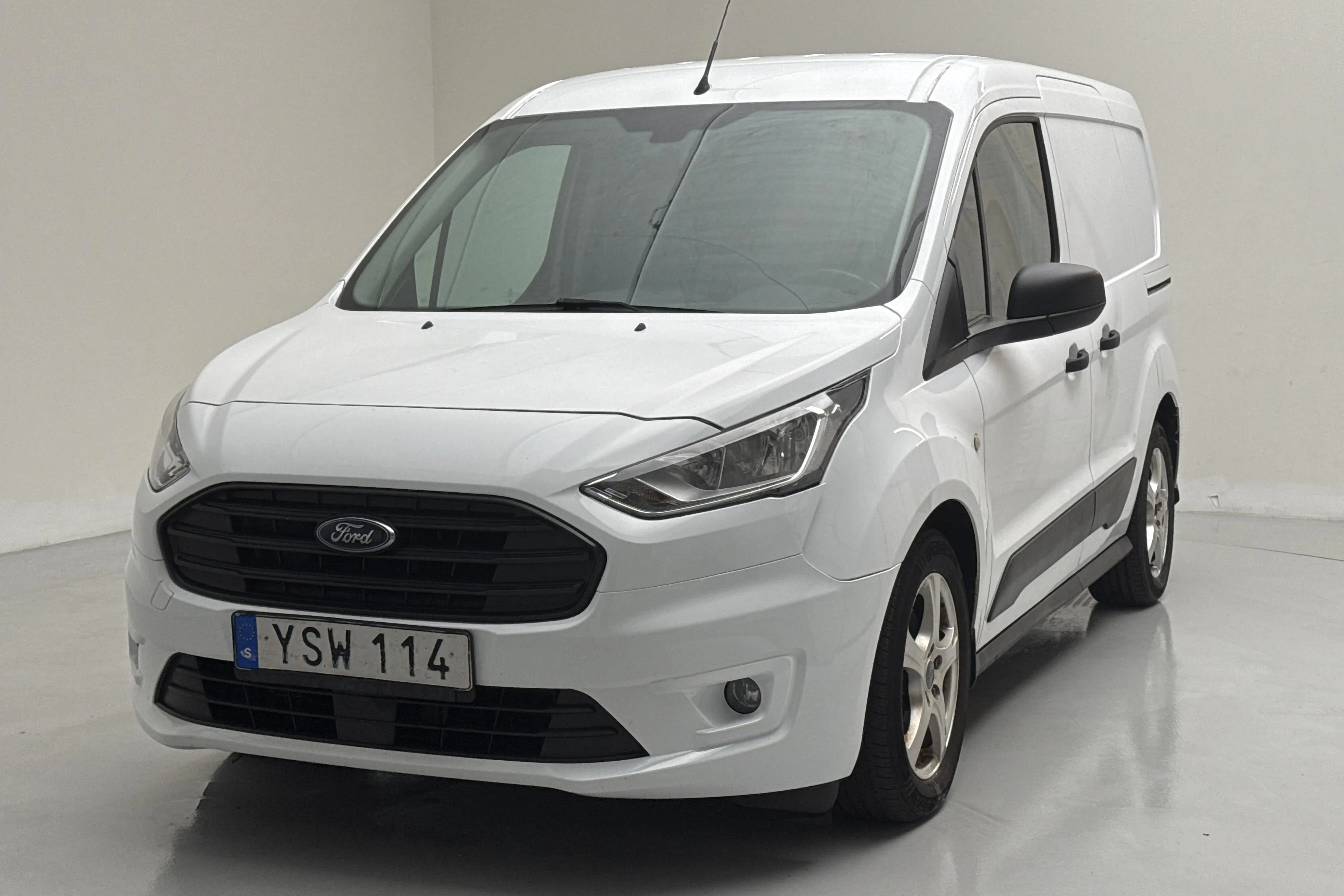 Presentation photo 1 of 15: Ford Transit Connect 1.5 EcoBlue (100hk) - 94 220 km - Manual - white - 2019