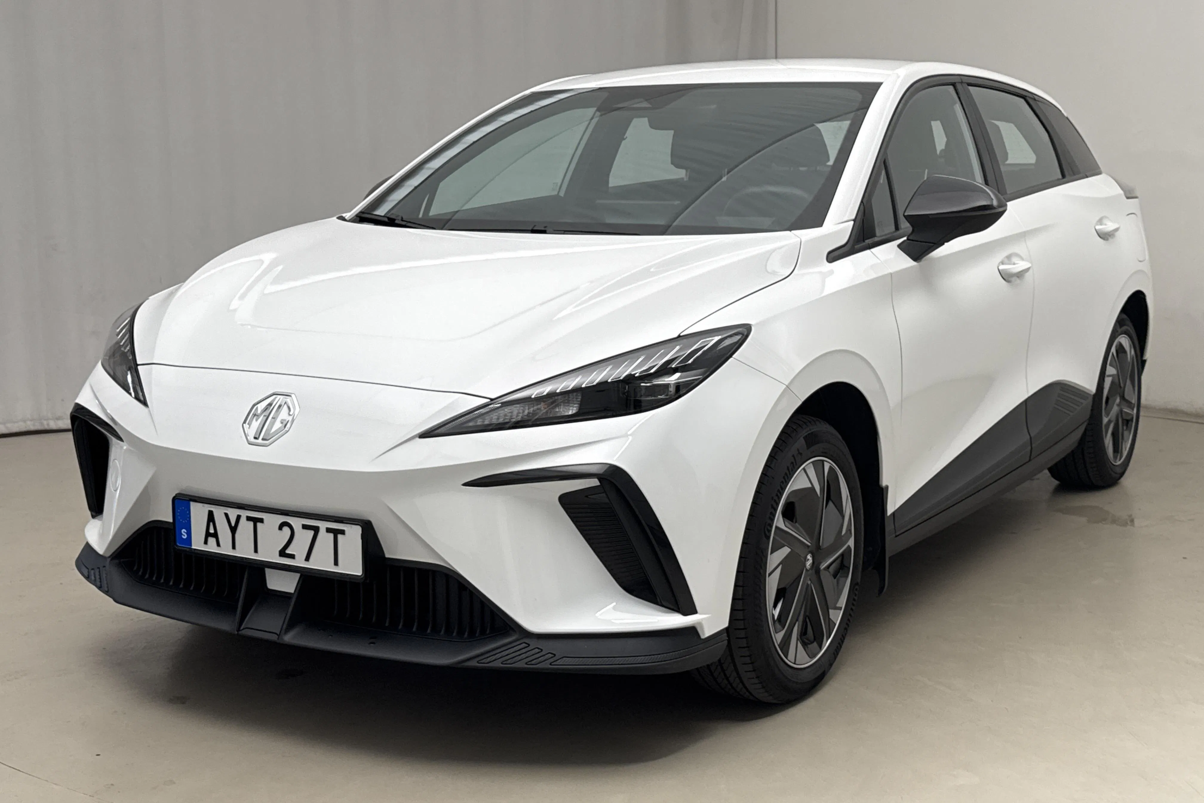 Presentation photo 1 of 19: MG MG4 51kWh (170hk) - 14 920 km - Automatic - white - 2023