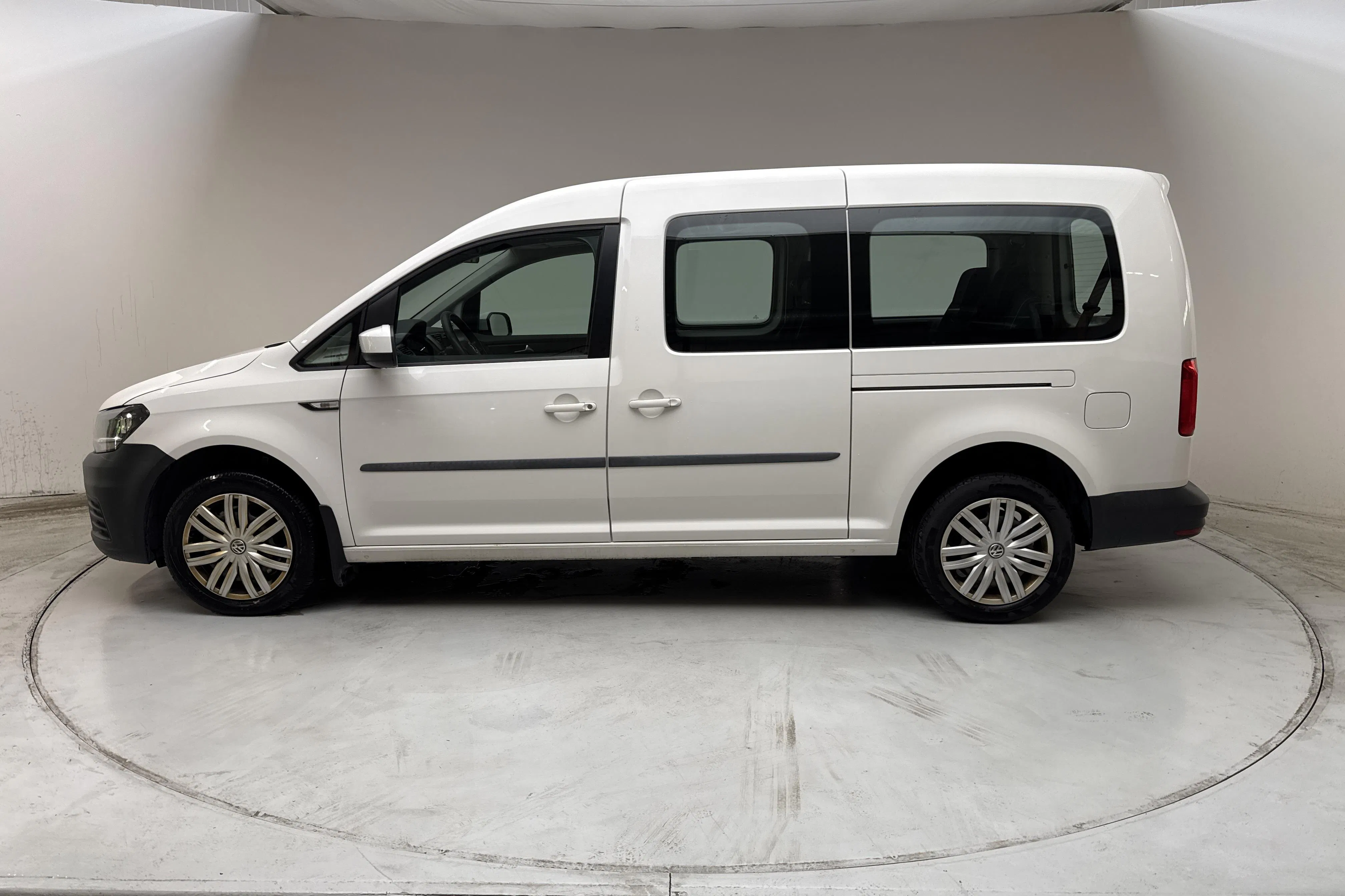 Presentation photo 2 of 12: VW Caddy Maxi Life 2.0 TDI (102hk) - 140 780 km - Automatic - white - 2020