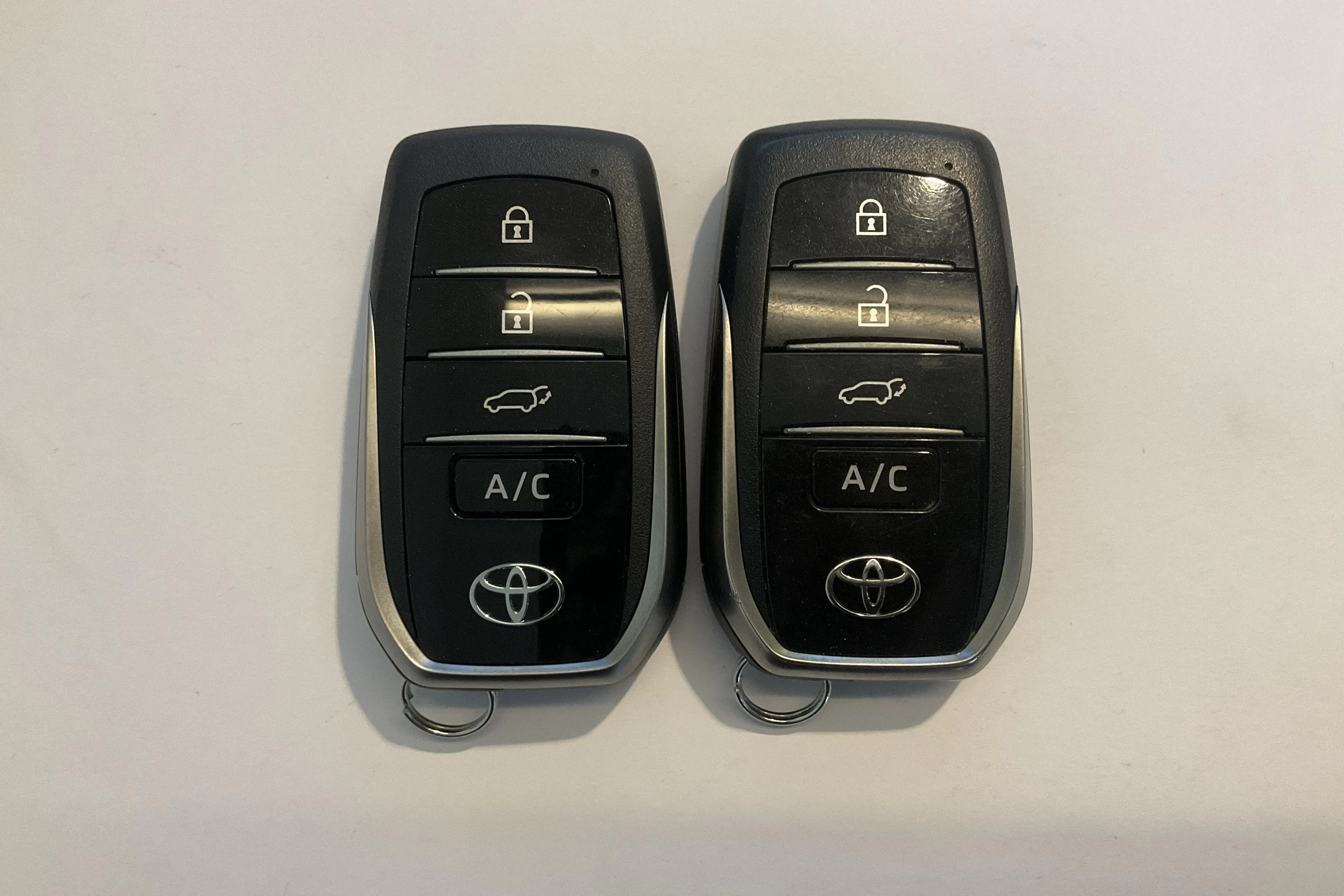 Presentationsfoto 16 av 16: Toyota RAV4 2.5 Plug-in Hybrid AWDi (306hk) - 11 881 mil - Automat - vit - 2023