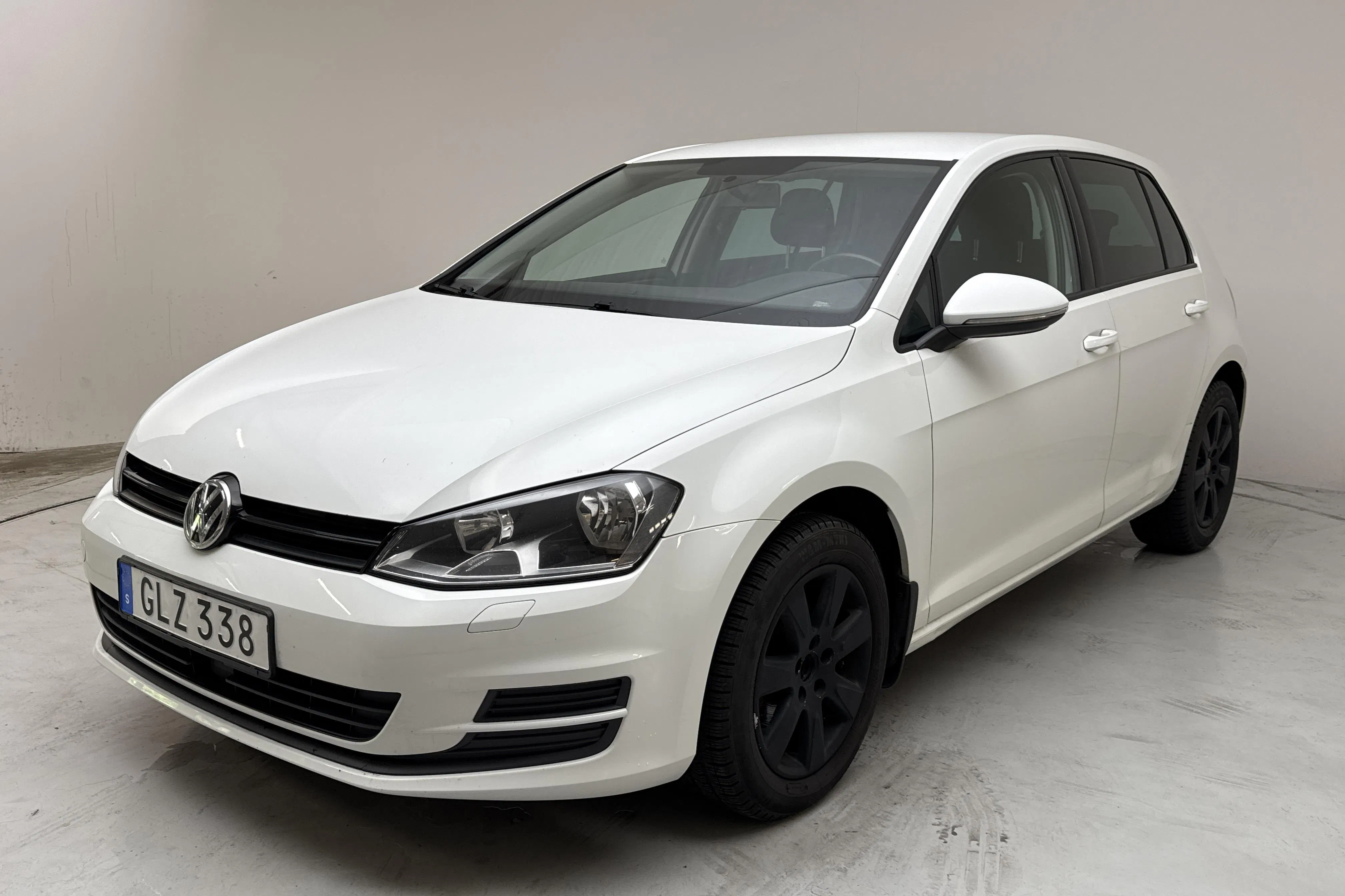 Presentationsfoto 1 av 15: VW Golf VII 1.2 TSI 5dr (110hk) - 18 888 mil - Manuell - vit - 2016