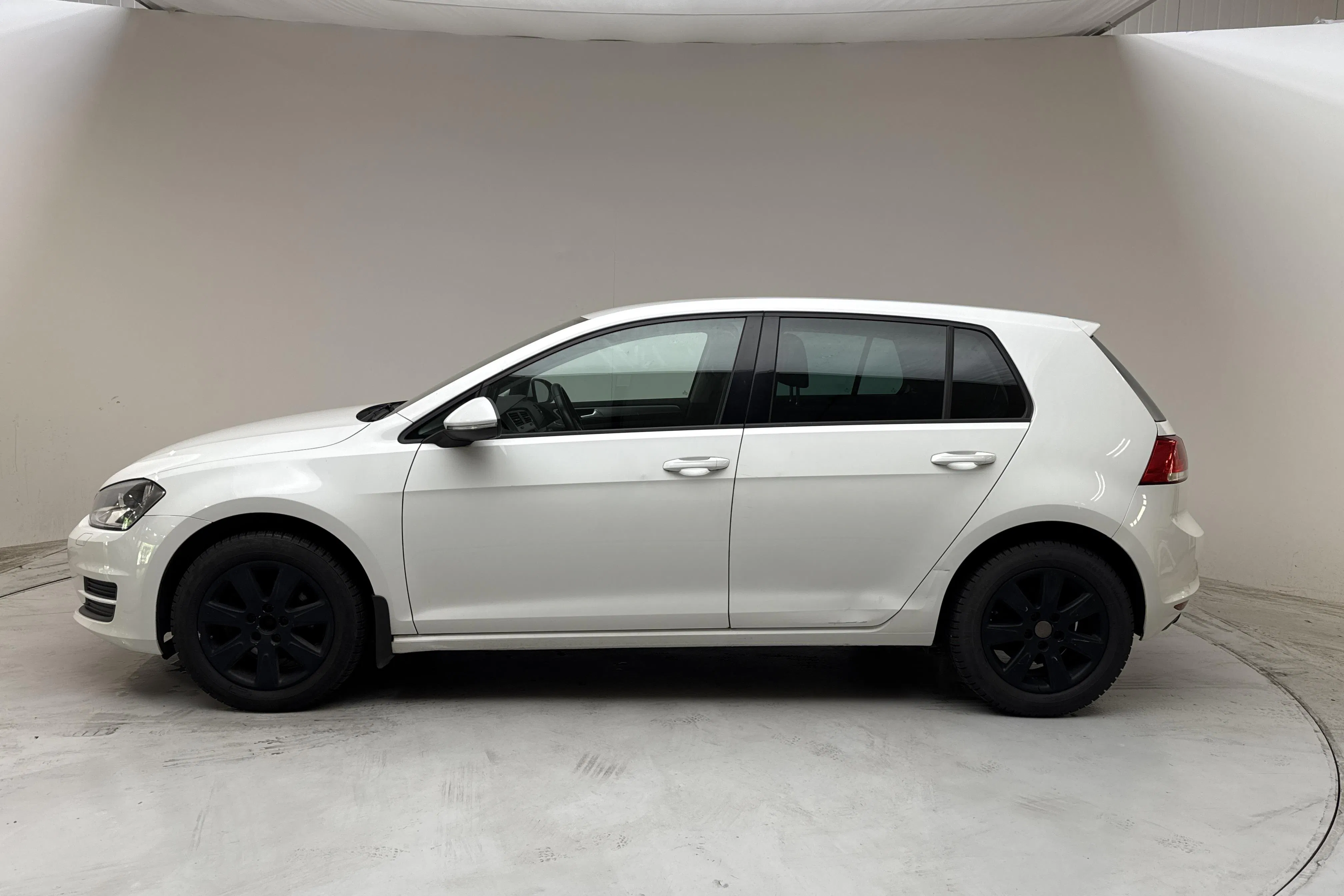 Presentationsfoto 2 av 15: VW Golf VII 1.2 TSI 5dr (110hk) - 18 888 mil - Manuell - vit - 2016
