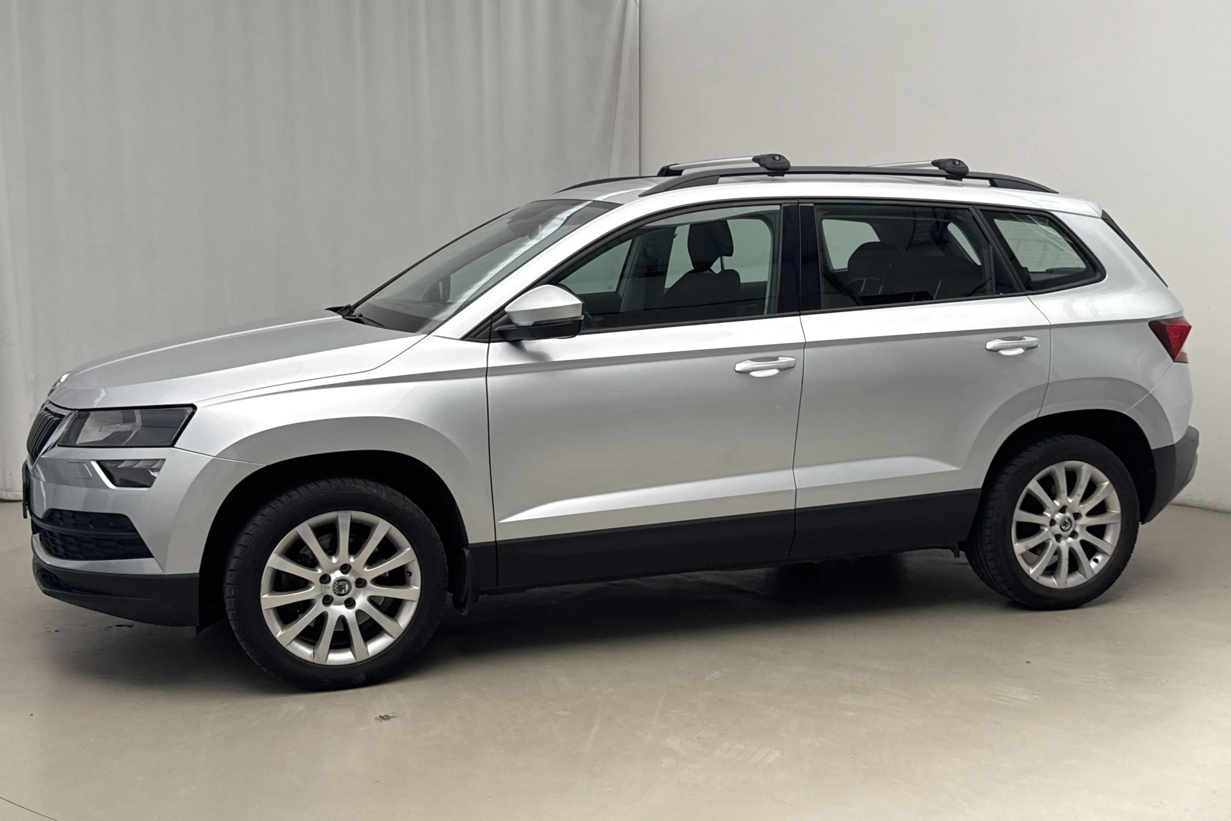 Presentation photo 2 of 15: Skoda Karoq 2.0 TDI 4X4 (150hk) - 243 270 km - Manual - silver - 2019