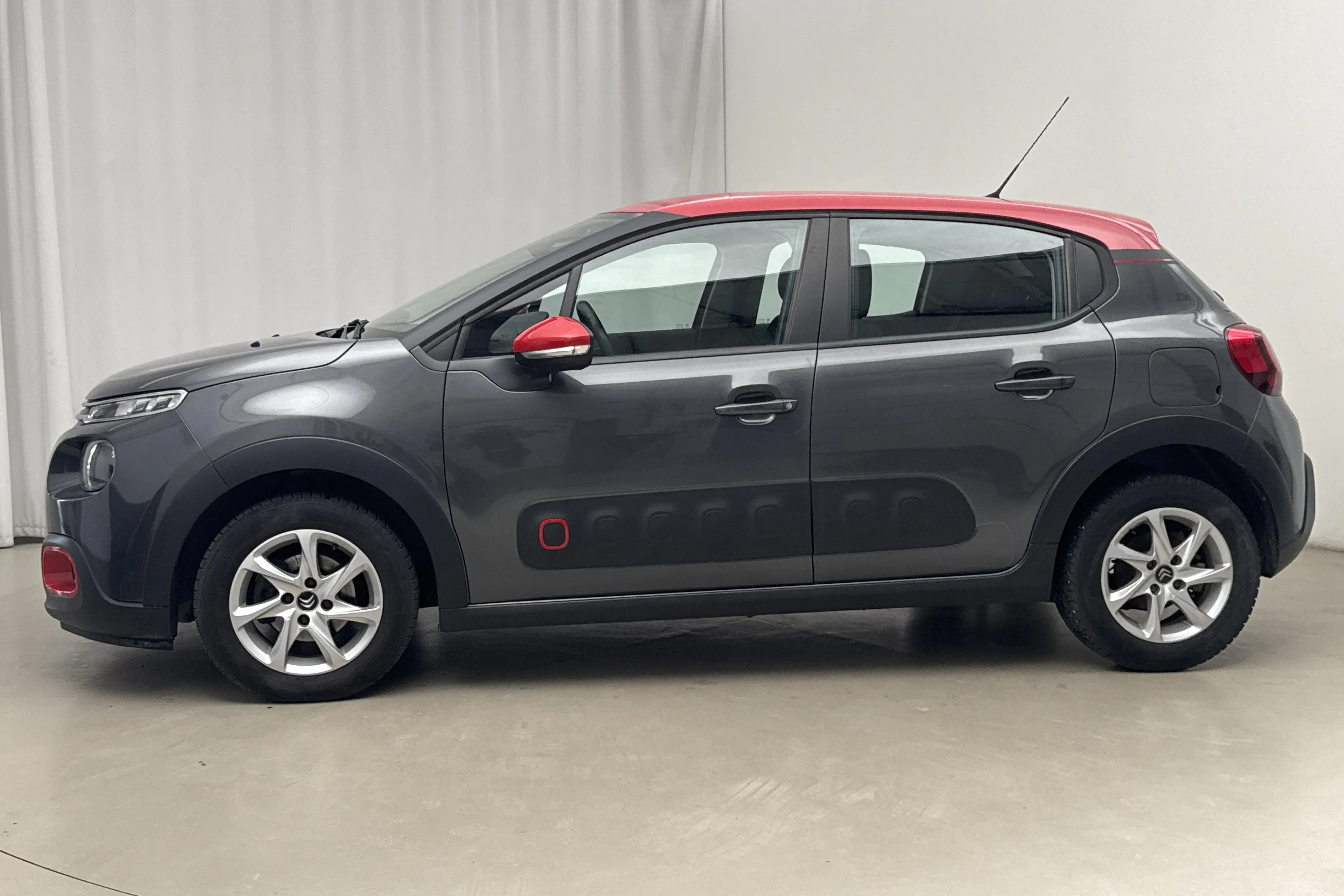 Presentation photo 2 of 15: Citroën C3 PureTech (110hk) - 68 540 km - Automatic - gray - 2017