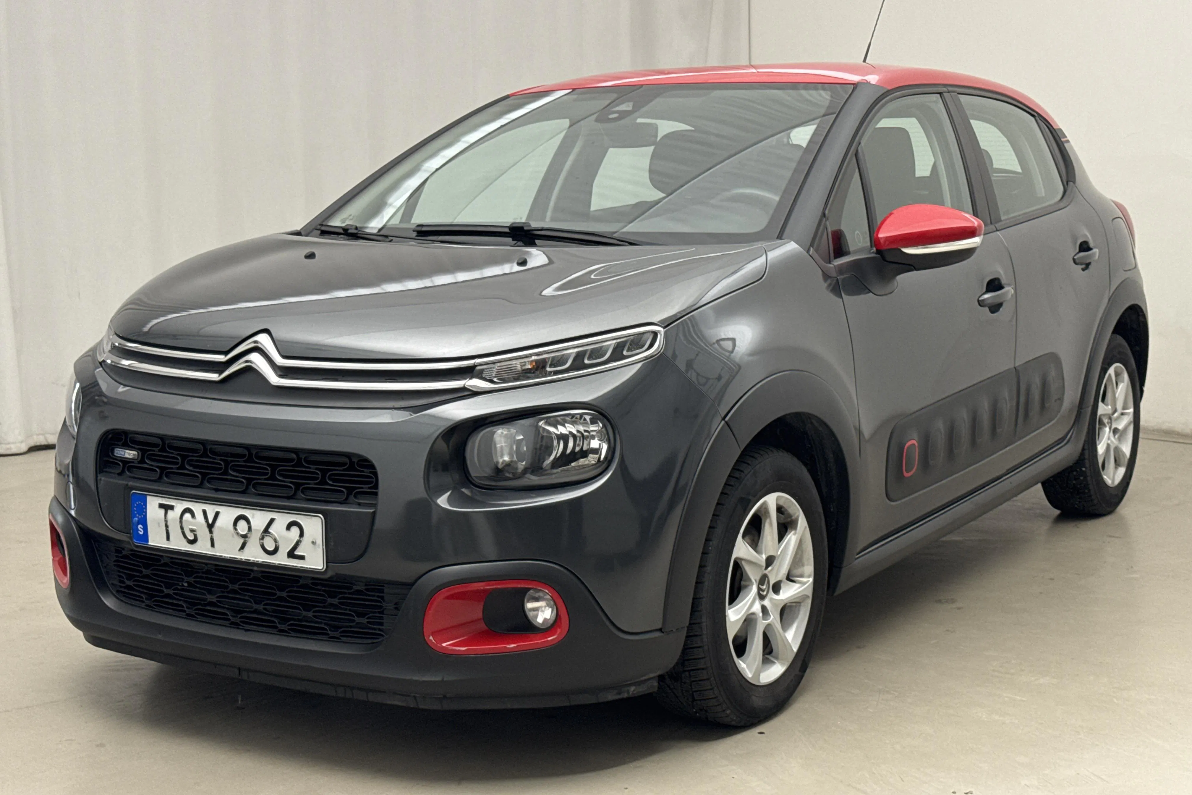 Presentation photo 1 of 15: Citroën C3 PureTech (110hk) - 68 540 km - Automatic - gray - 2017