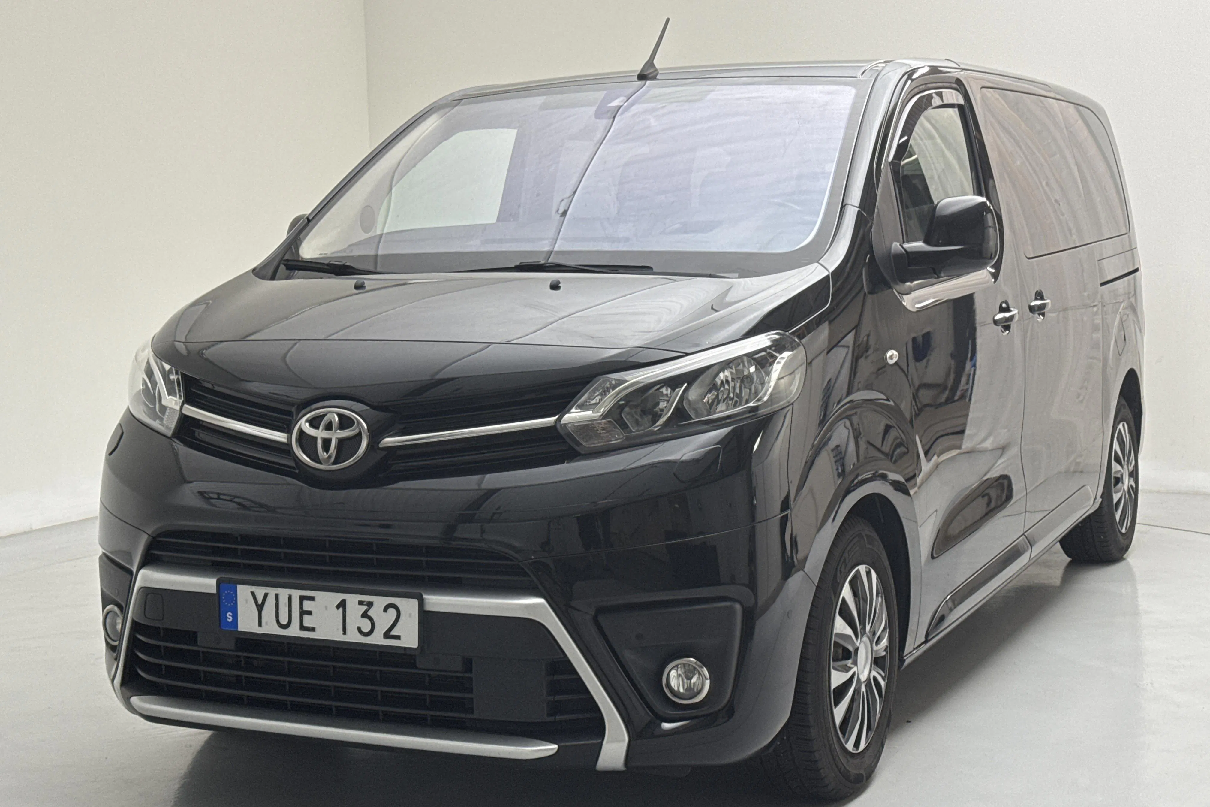 Presentation photo 1 of 19: Toyota PROACE Verso 2.0D (180hk) - 164 820 km - Automatic - black - 2018