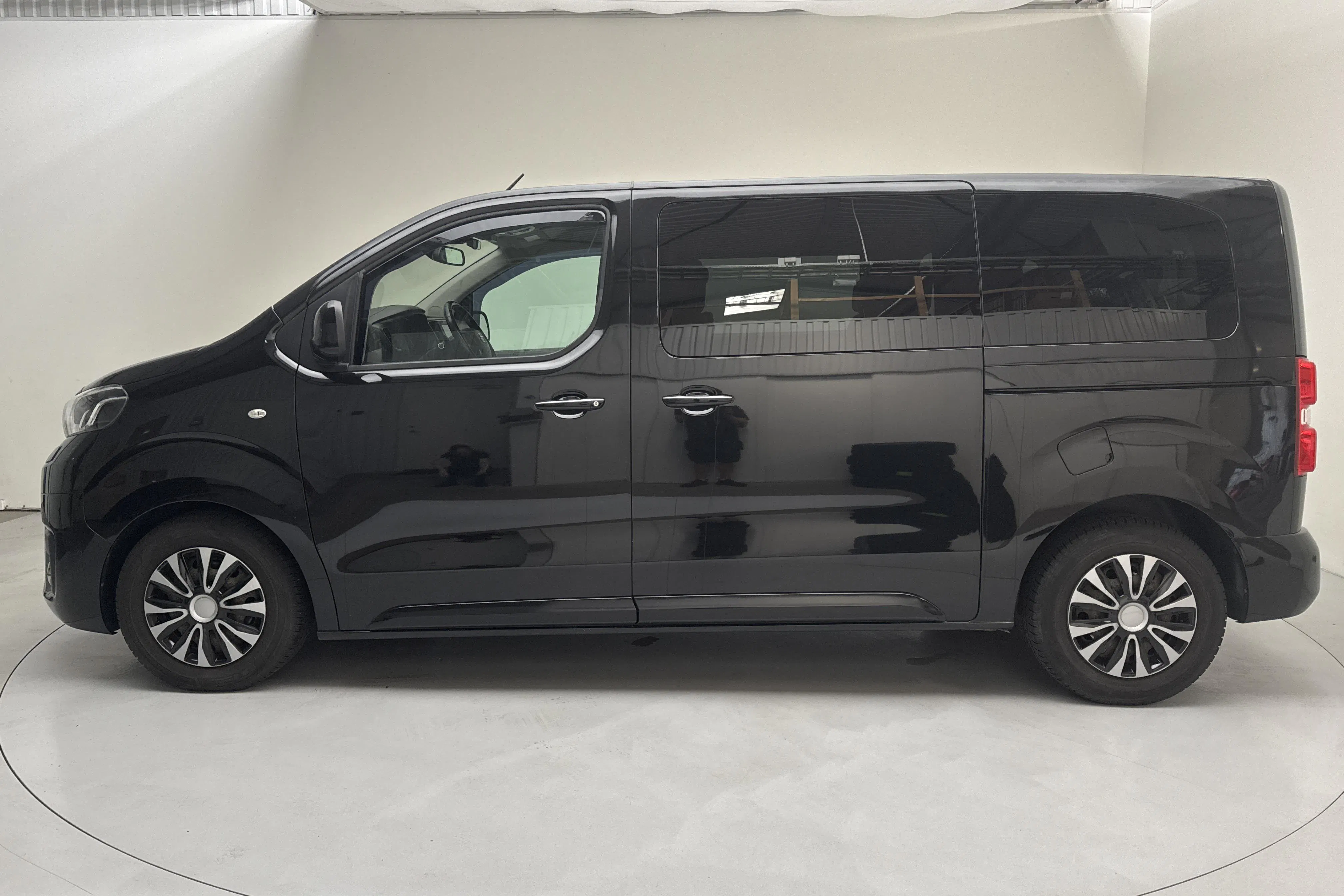 Presentation photo 2 of 19: Toyota PROACE Verso 2.0D (180hk) - 164 820 km - Automatic - black - 2018