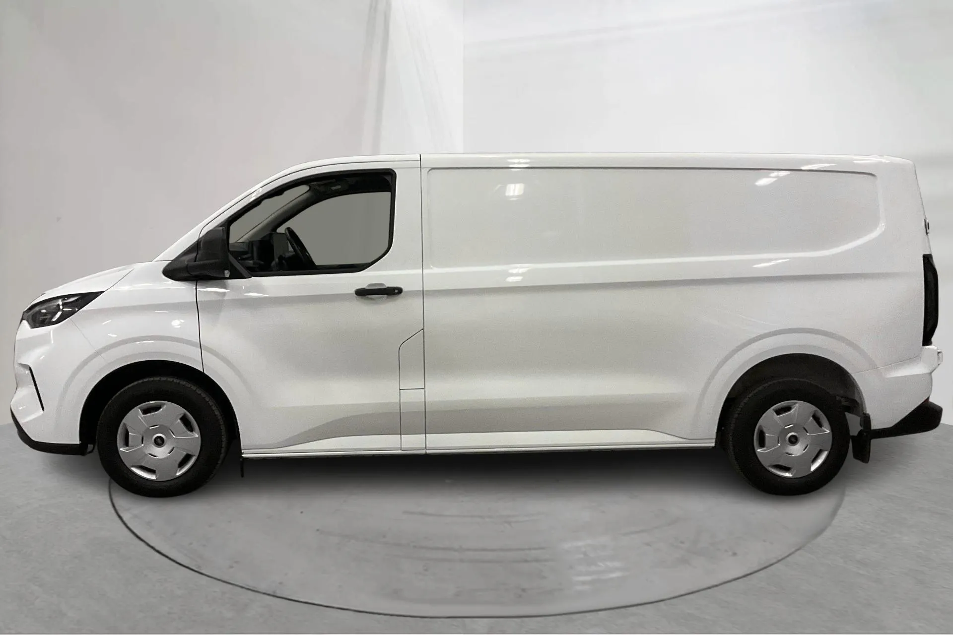 Presentationsfoto 2 av 20: Ford Custom 320 2.0L EcoBlue AWD (158hk) - 4 505 mil - Automat - vit - 2024