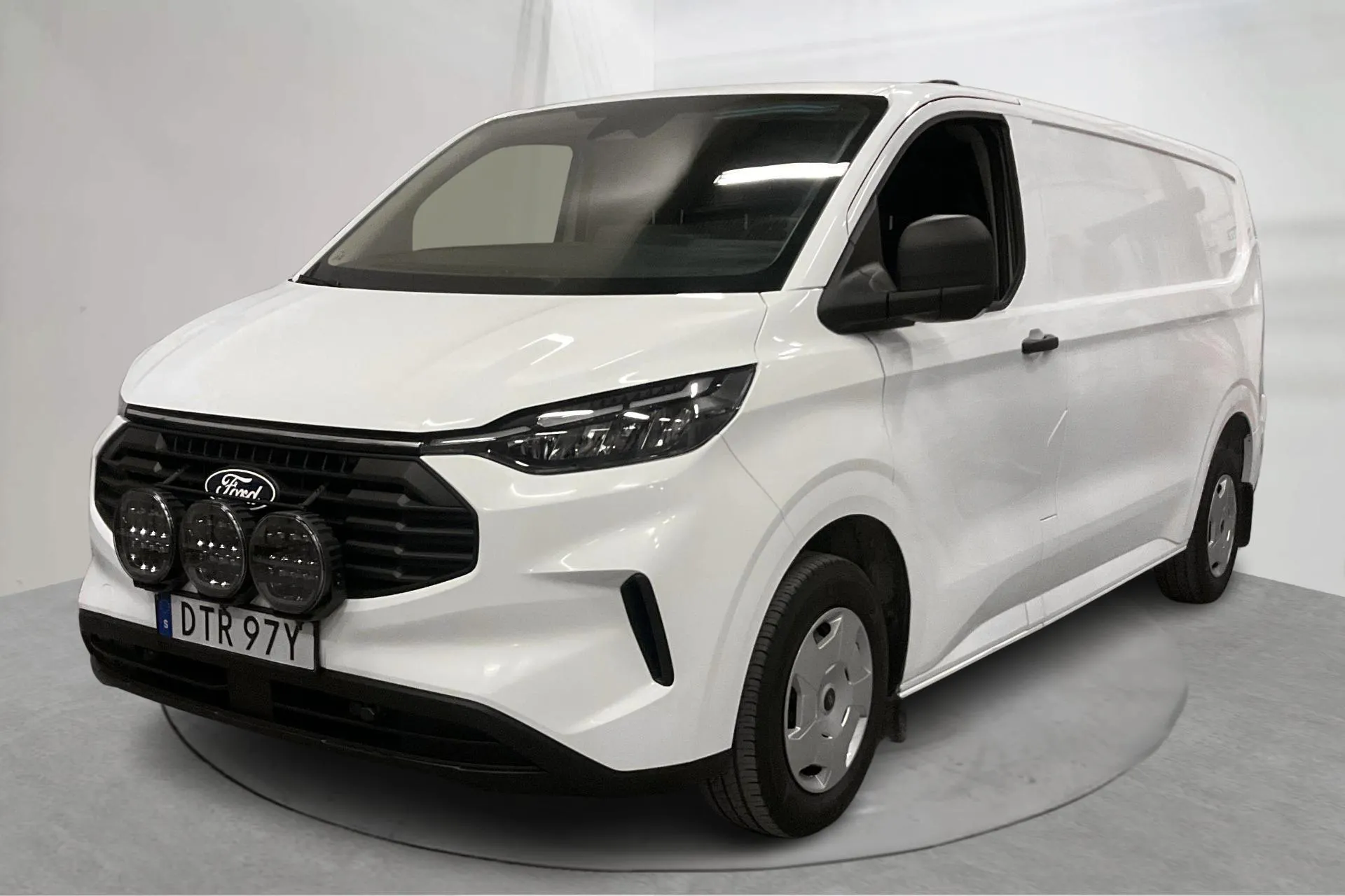 Presentationsfoto 1 av 20: Ford Custom 320 2.0L EcoBlue AWD (158hk) - 4 505 mil - Automat - vit - 2024