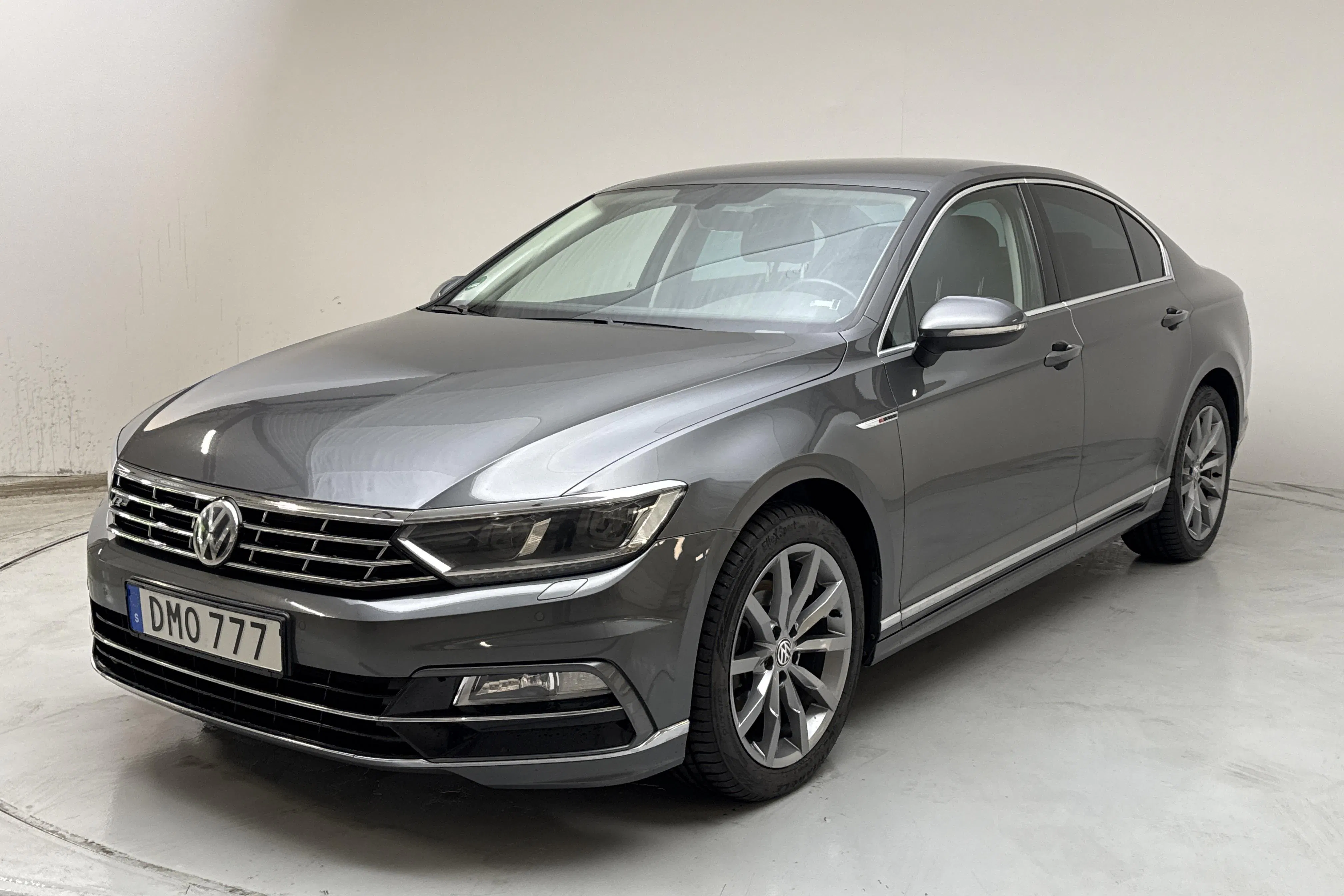 Presentation photo 1 of 14: VW Passat 2.0 TDI 4MOTION (190hk) - 157 810 km - Automatic - dark grey - 2017