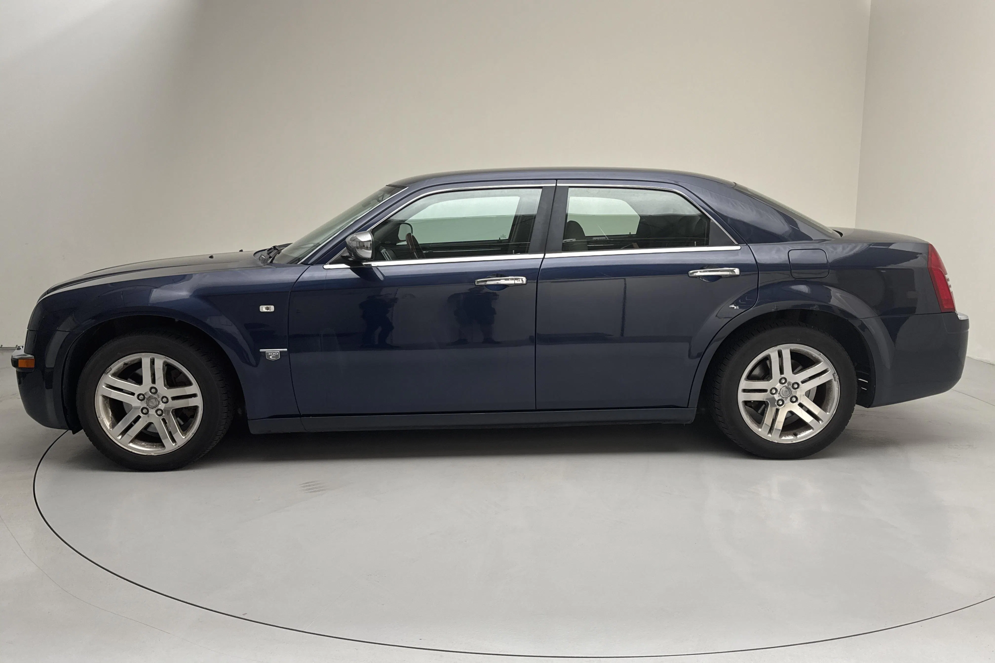 Presentation photo 2 of 13: Chrysler 300C 2.7 (193hk) - 314 740 km - Automatic - dark blue - 2006