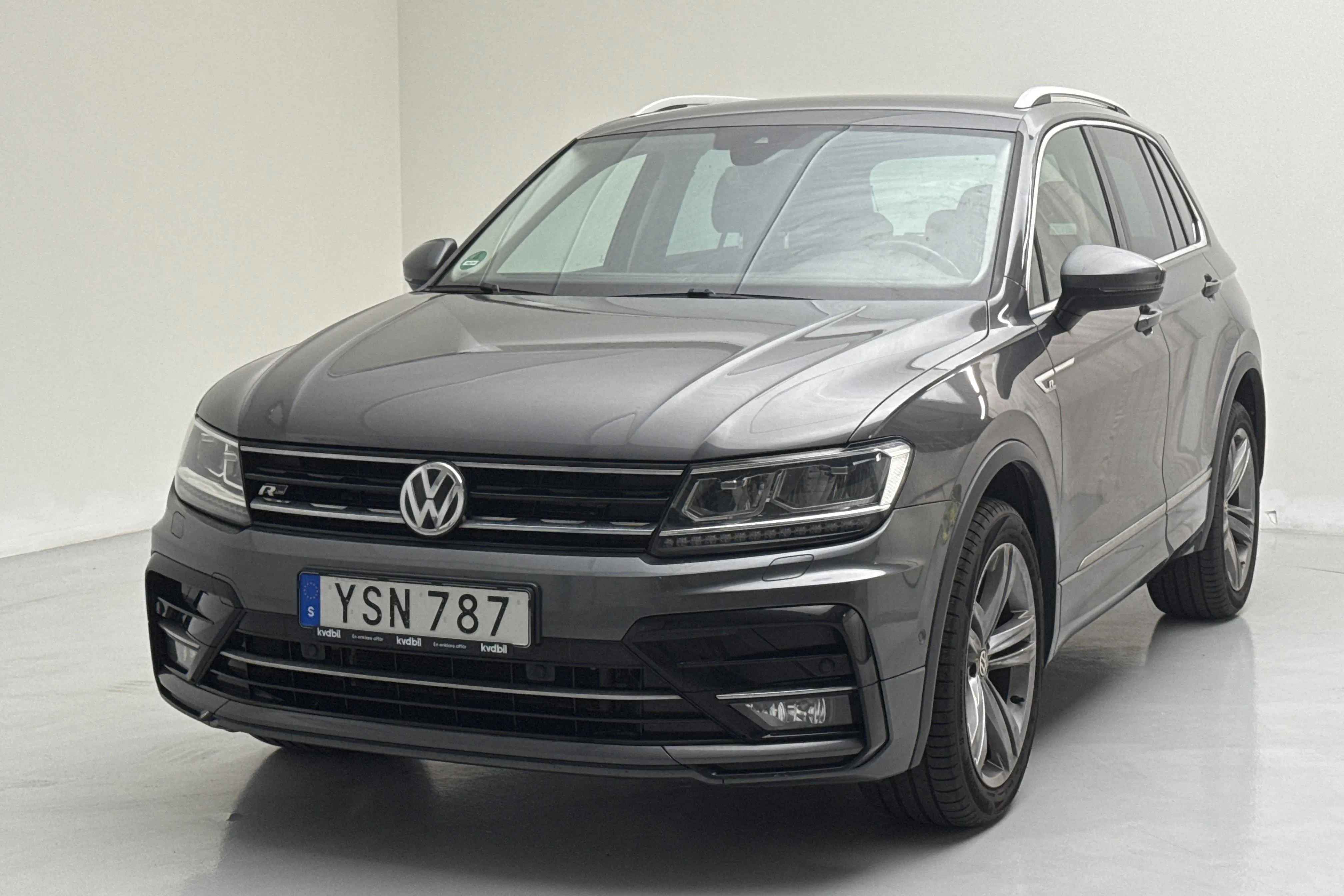 Presentationsfoto 1 av 16: VW Tiguan 2.0 TDI 4MOTION (150hk) - 18 669 mil - Automat - grå - 2019