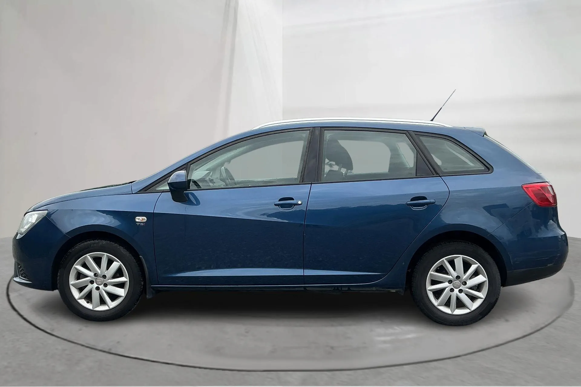 Presentation photo 2 of 14: Seat Ibiza 1.2 TSI ST (105hk) - 71 930 km - Manual - blue - 2013