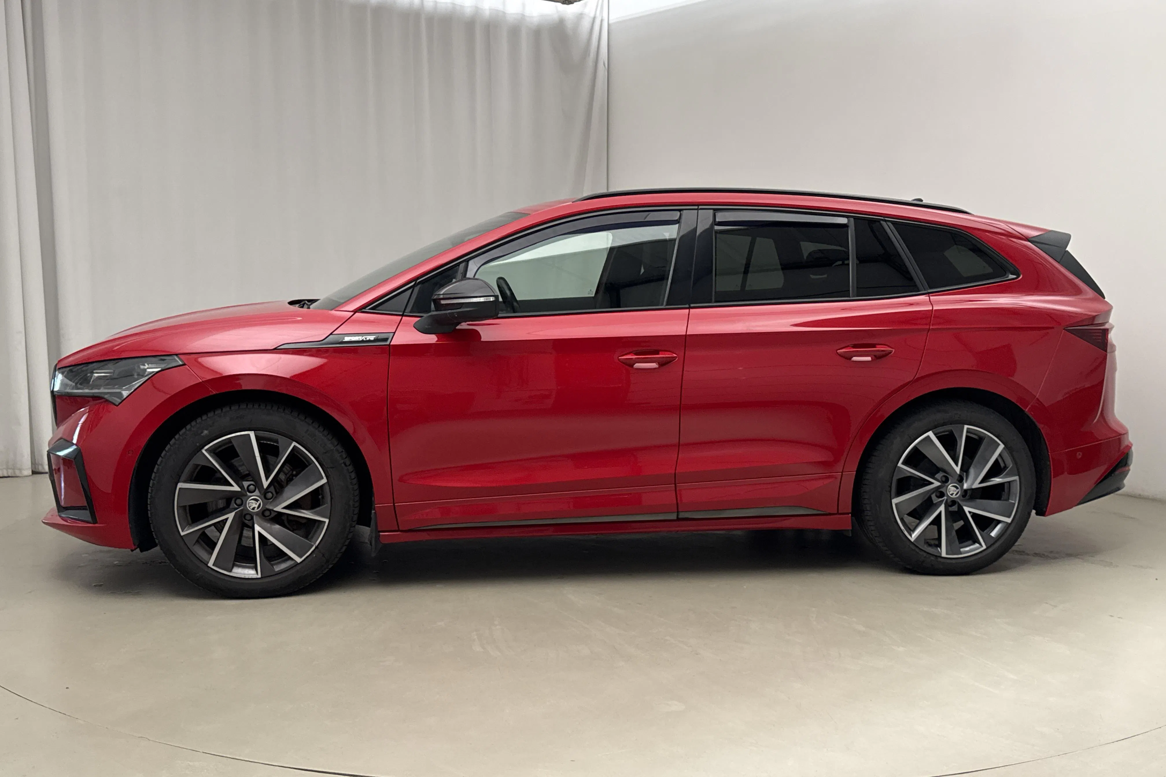 Presentation photo 2 of 22: Skoda Enyaq iV 80 (204hk) - 217 490 km - Automatic - red - 2022