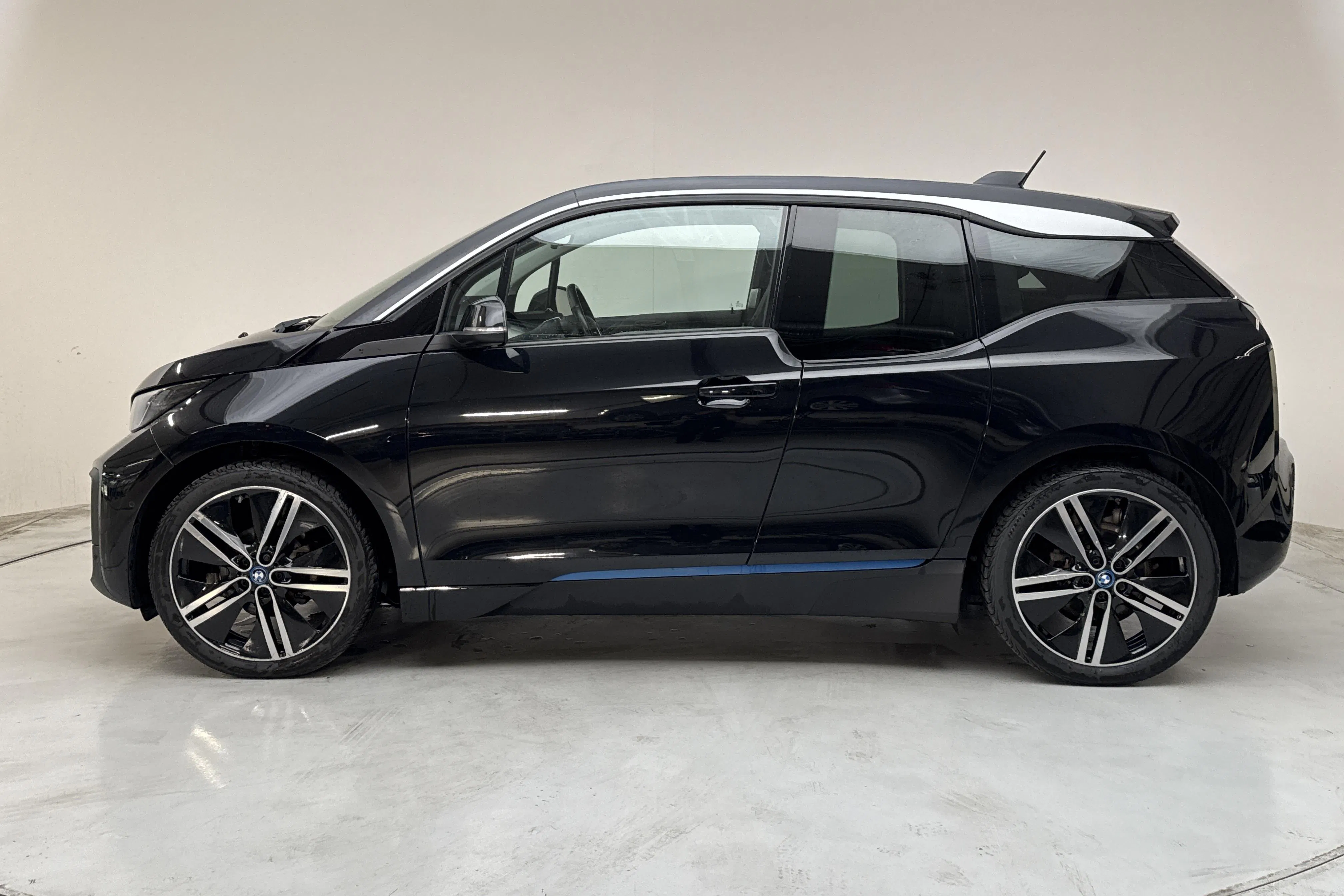 Presentation photo 2 of 15: BMW i3 120Ah, I01 (170hk) - 45 430 km - Automatic - black - 2019