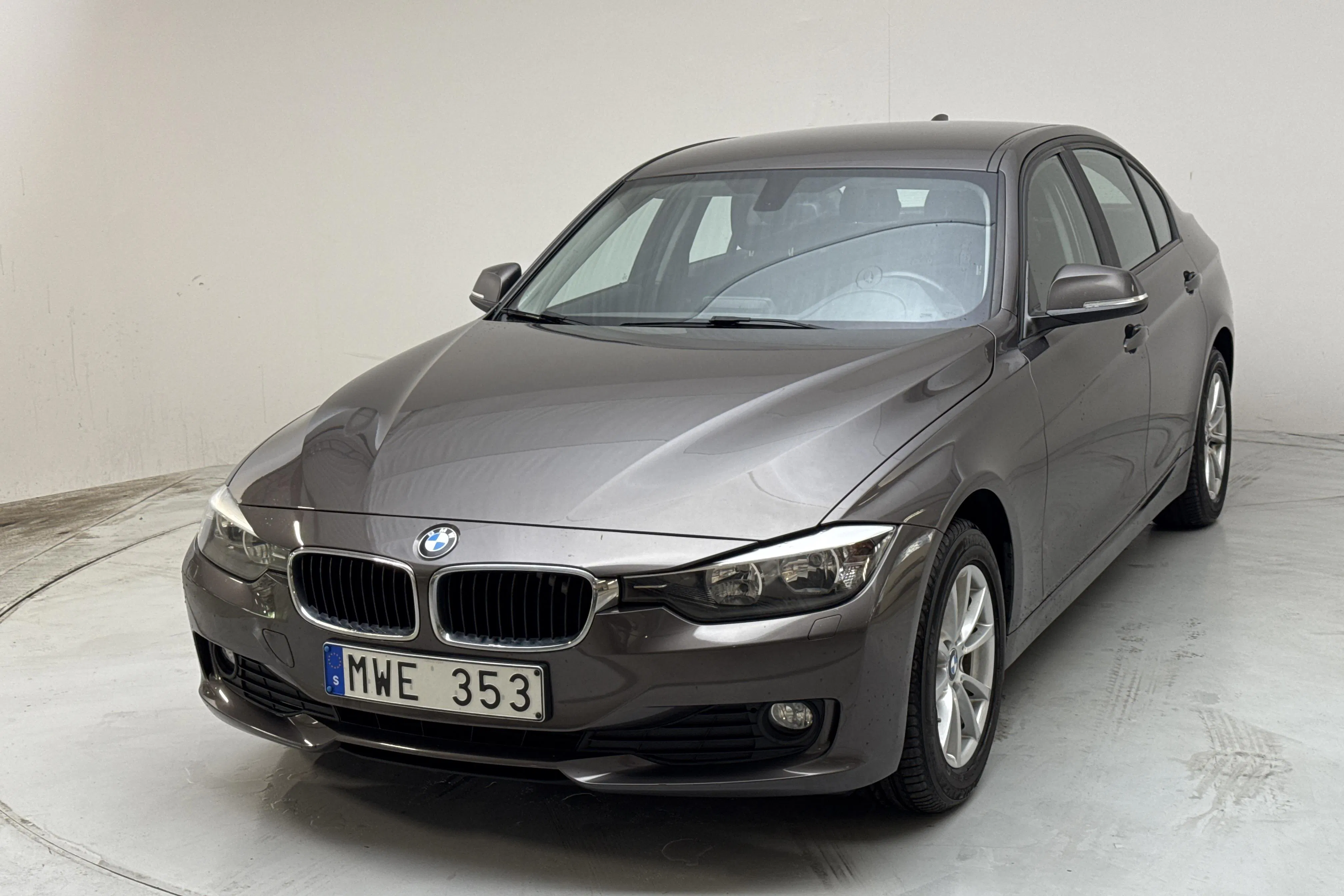Presentation photo 1 of 12: BMW 320d Sedan, F30 (184hk) - 143 520 km - Automatic - brown - 2012