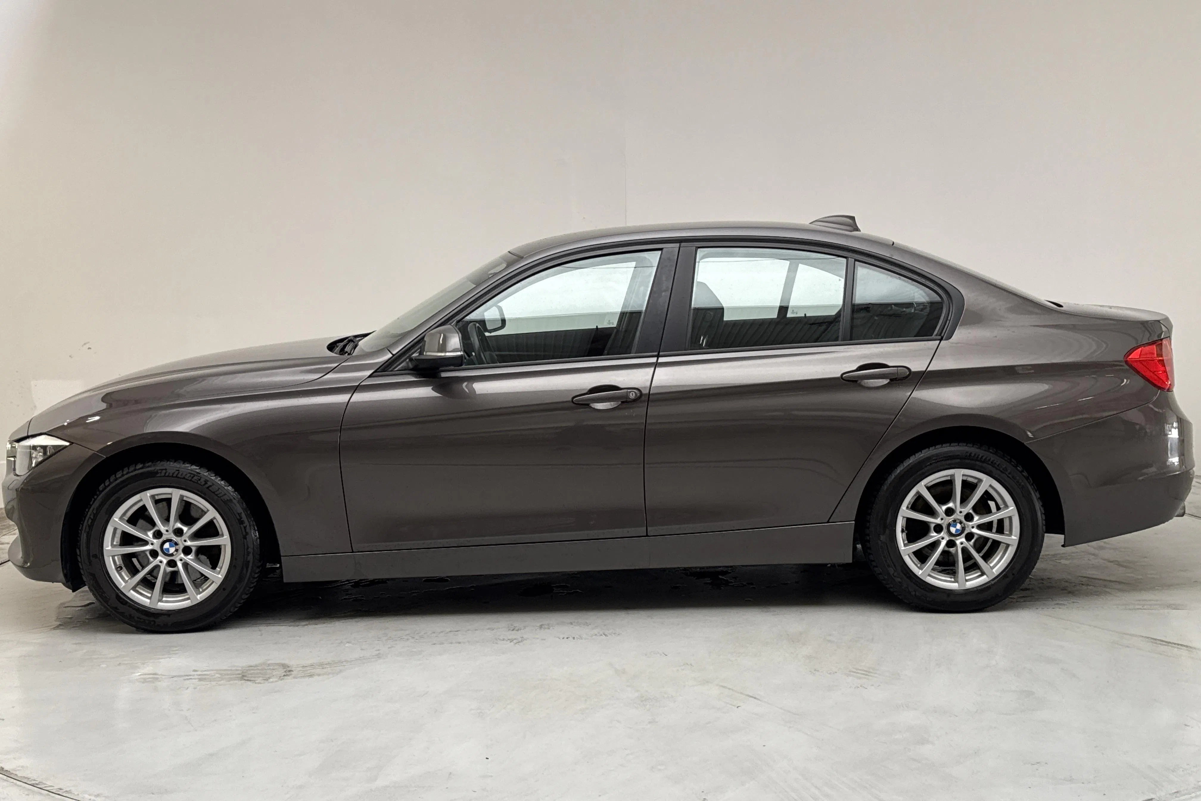 Presentation photo 2 of 12: BMW 320d Sedan, F30 (184hk) - 143 520 km - Automatic - brown - 2012