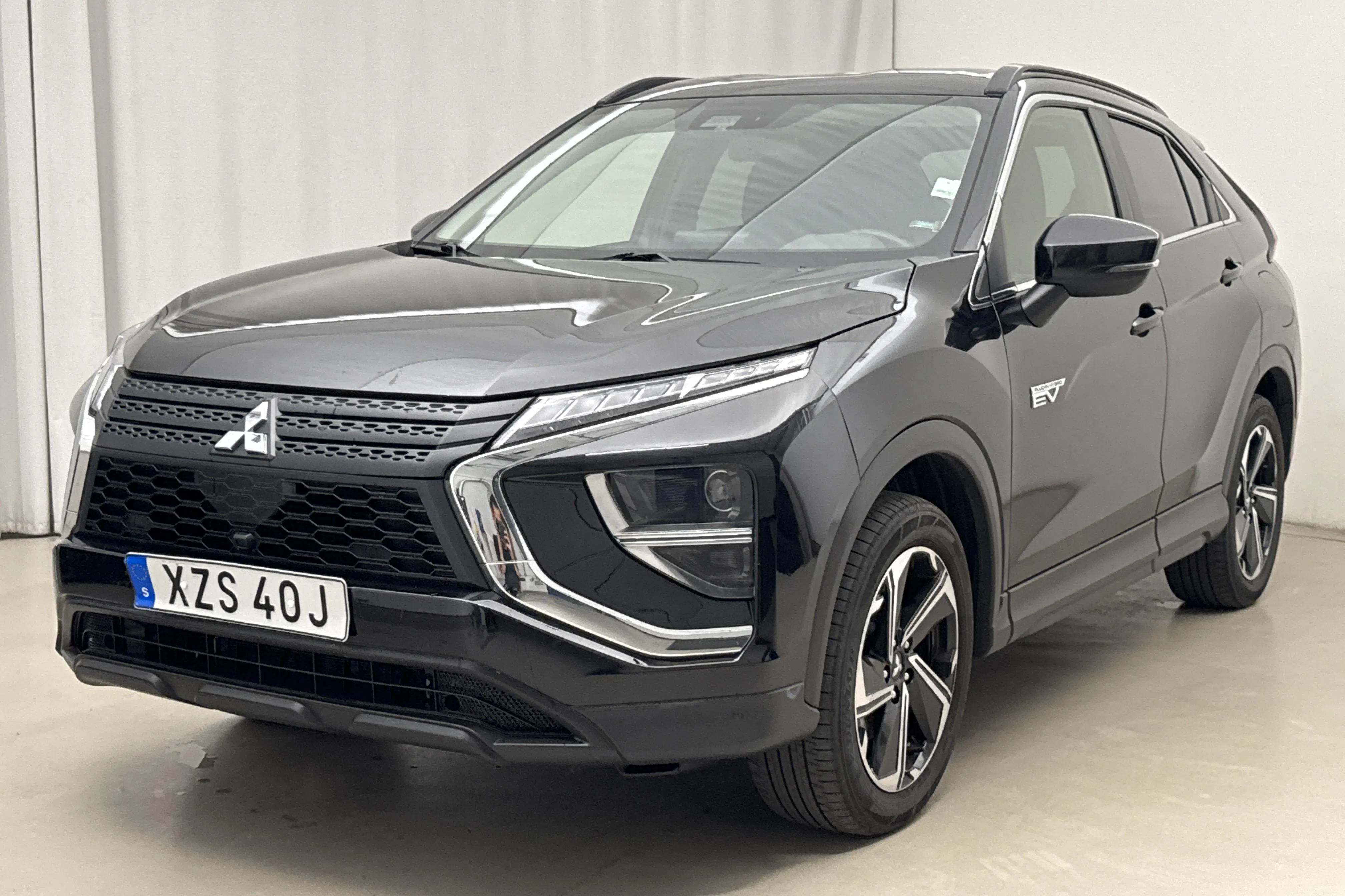 Presentation photo 1 of 19: Mitsubishi Eclipse Cross 2.4 PHEV 4WD (185hk) - 66 330 km - Automatic - black - 2021