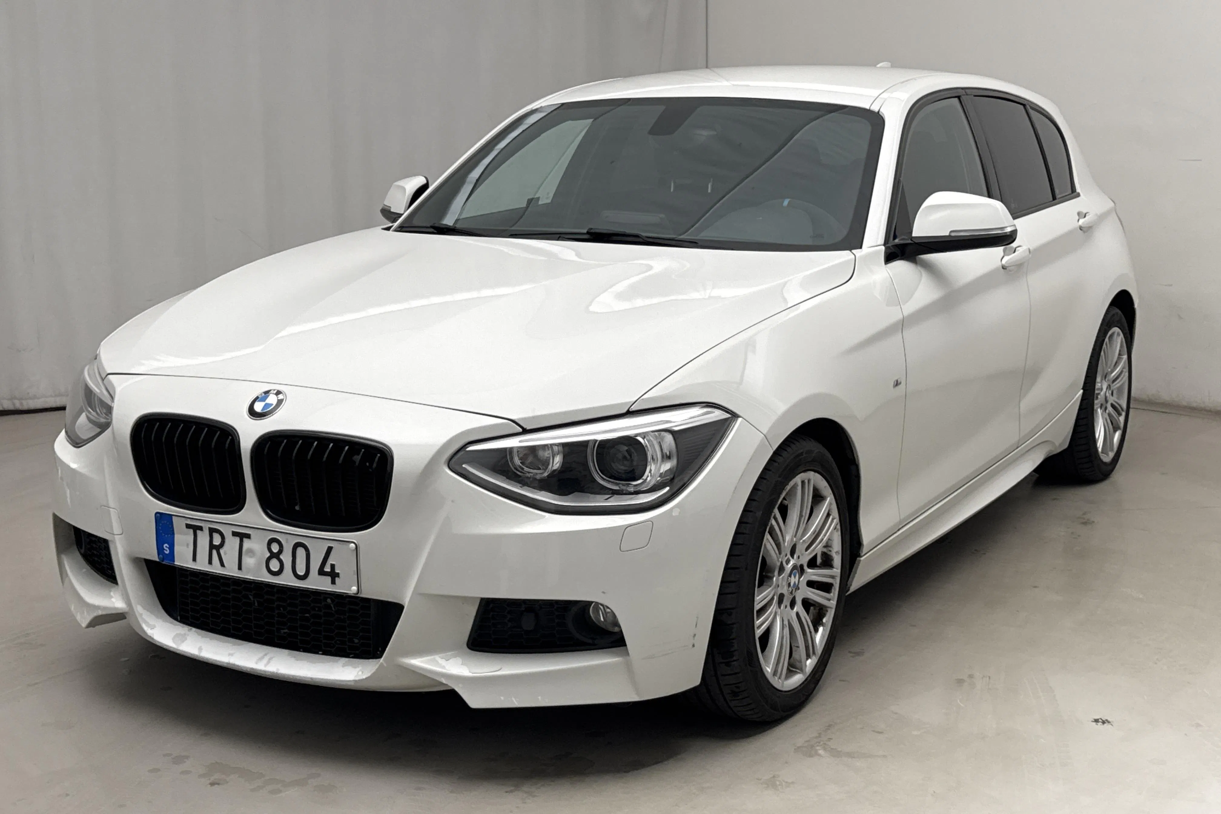 Presentation photo 1 of 14: BMW 116i 5dr, F20 (136hk) - 162 710 km - Manual - white - 2015