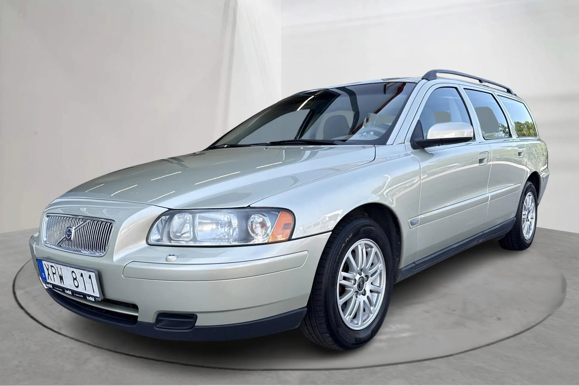 Presentation photo 1 of 16: Volvo V70 2.4D (163hk) - 187 130 km - Manual - light brown - 2006