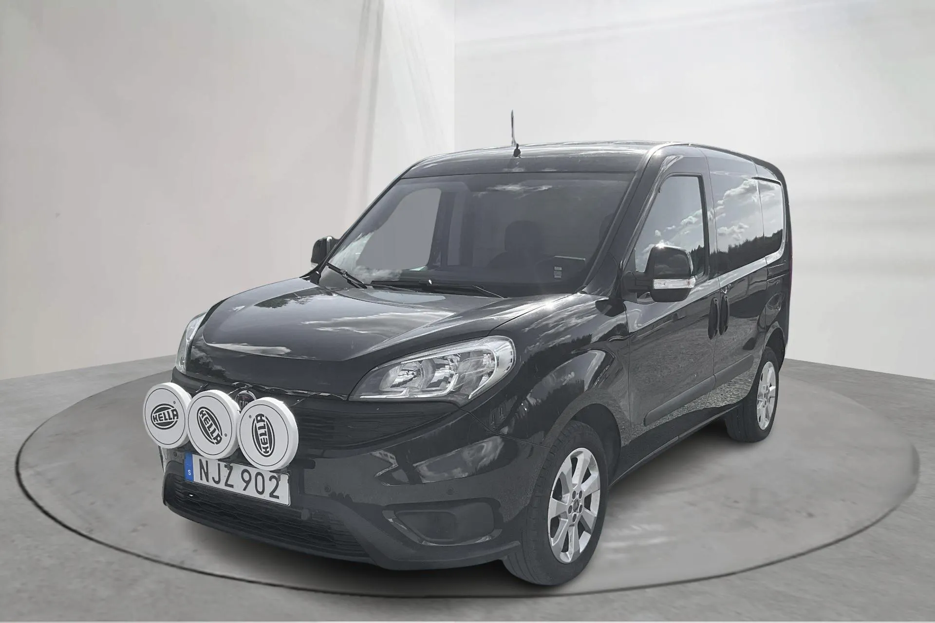 Presentation photo 1 of 12: Fiat Doblo Cargo 1.4T CNG (120hk) - 72 300 km - Manual - black - 2016