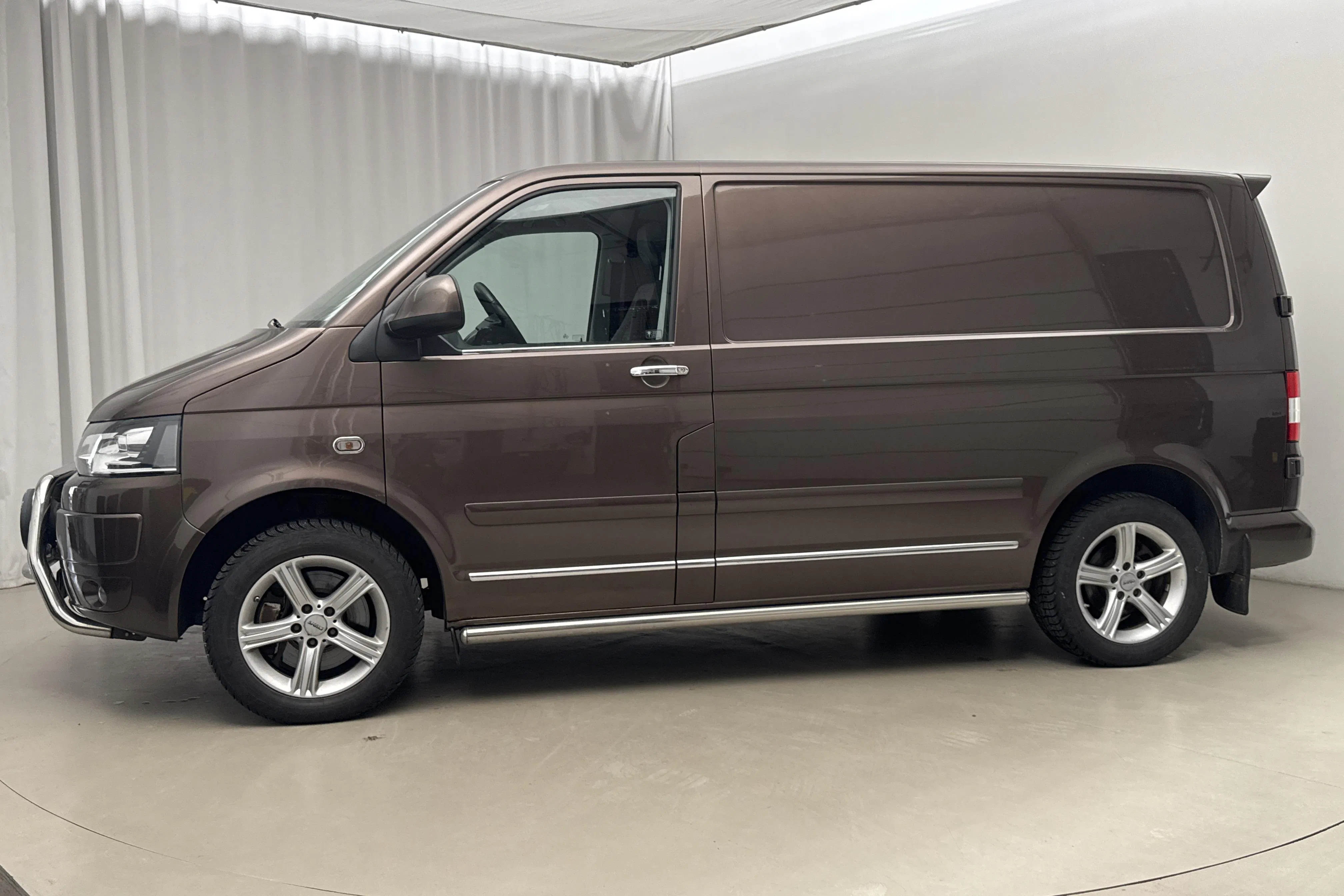 Presentation photo 2 of 12: VW Transporter T5 2.0 TDI (180hk) - 184 910 km - Automatic - light brown - 2013