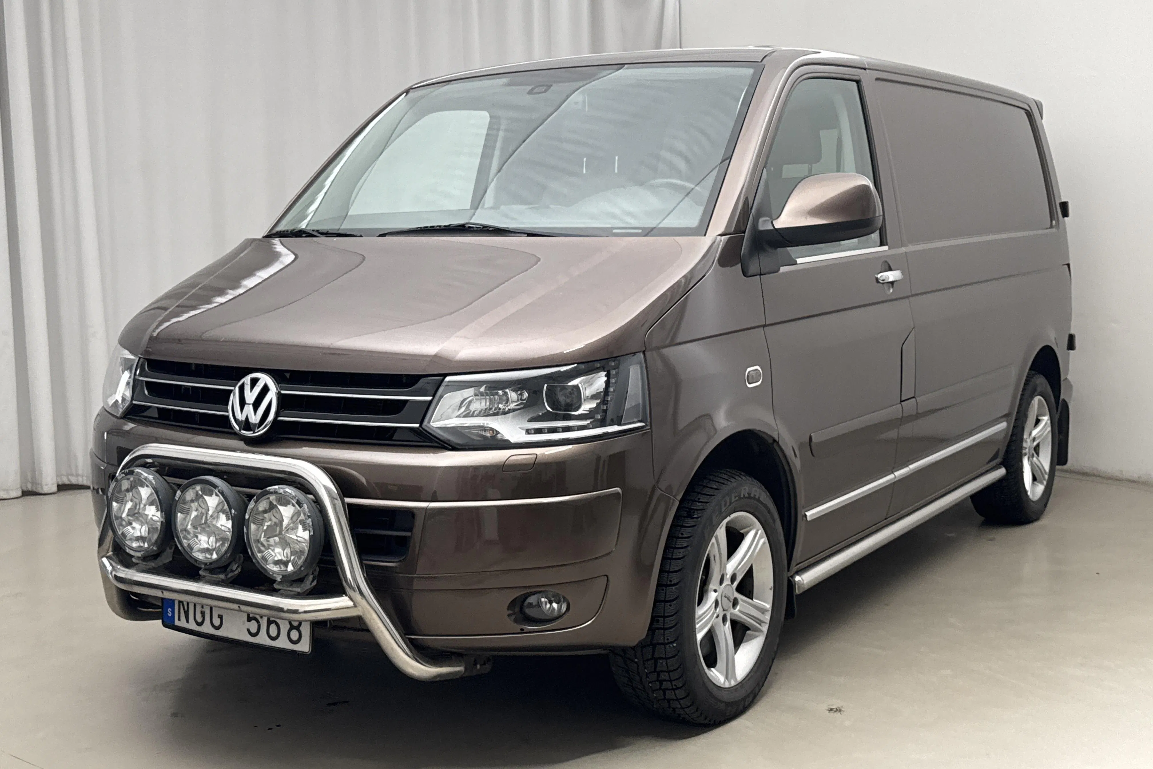 Presentation photo 1 of 12: VW Transporter T5 2.0 TDI (180hk) - 184 910 km - Automatic - light brown - 2013