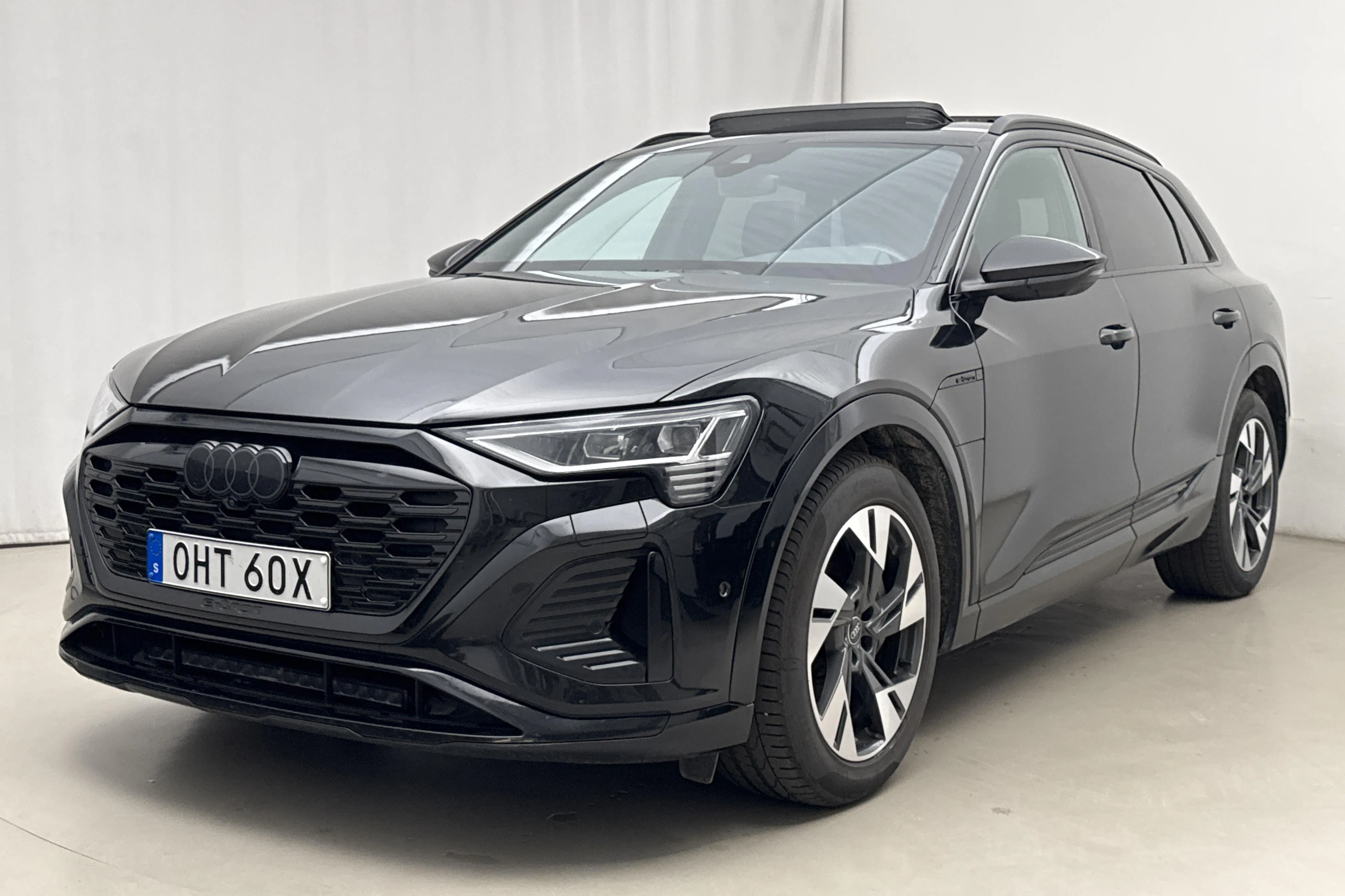 Presentationsfoto 1 av 24: Audi Q8 55 e-tron quattro (408hk) - 12 233 mil - Automat - svart - 2024