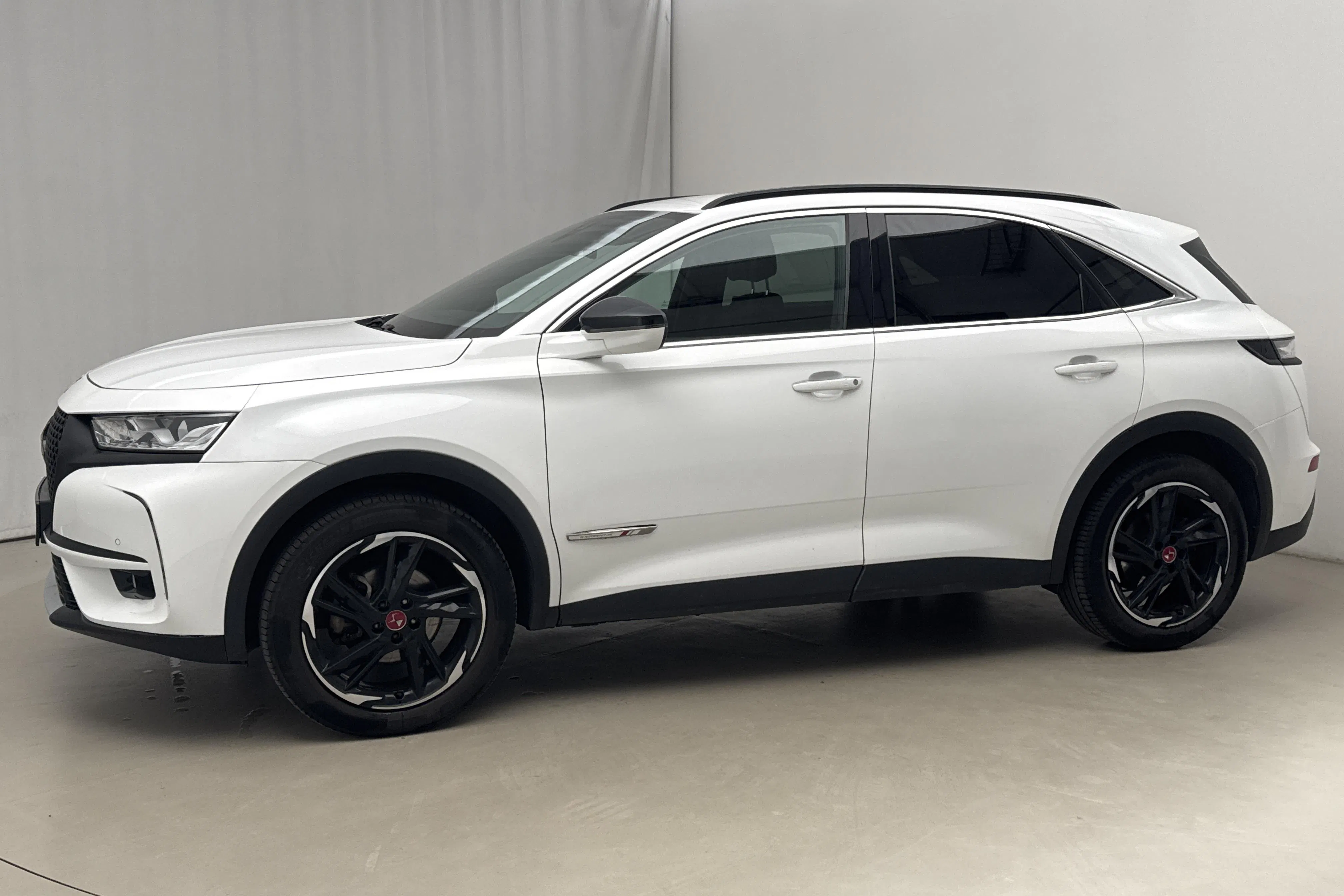 Presentationsfoto 2 av 18: DS DS7 Crossback PureTech (180hk) - 6 509 mil - Automat - vit - 2022
