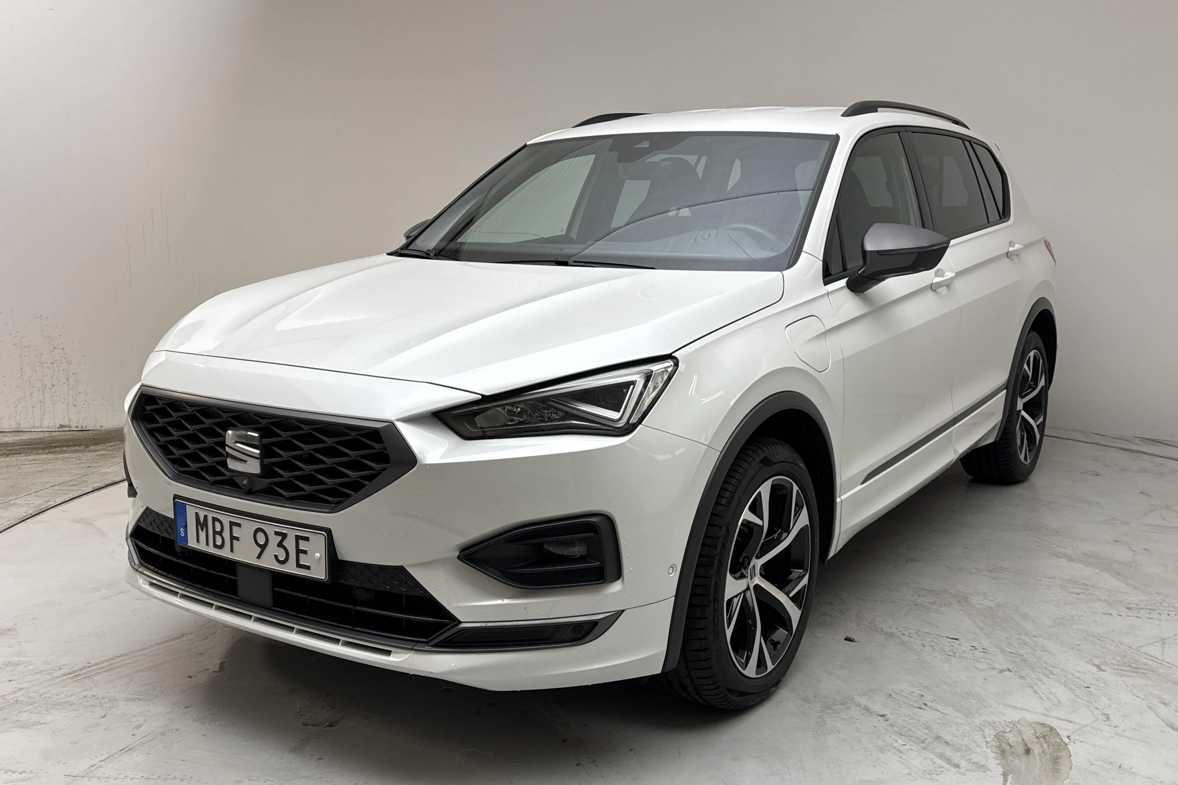 Presentationsfoto 1 av 17: Seat Tarraco 1.4 TSI e-hybrid (245hk) - 13 534 mil - Automat - vit - 2021