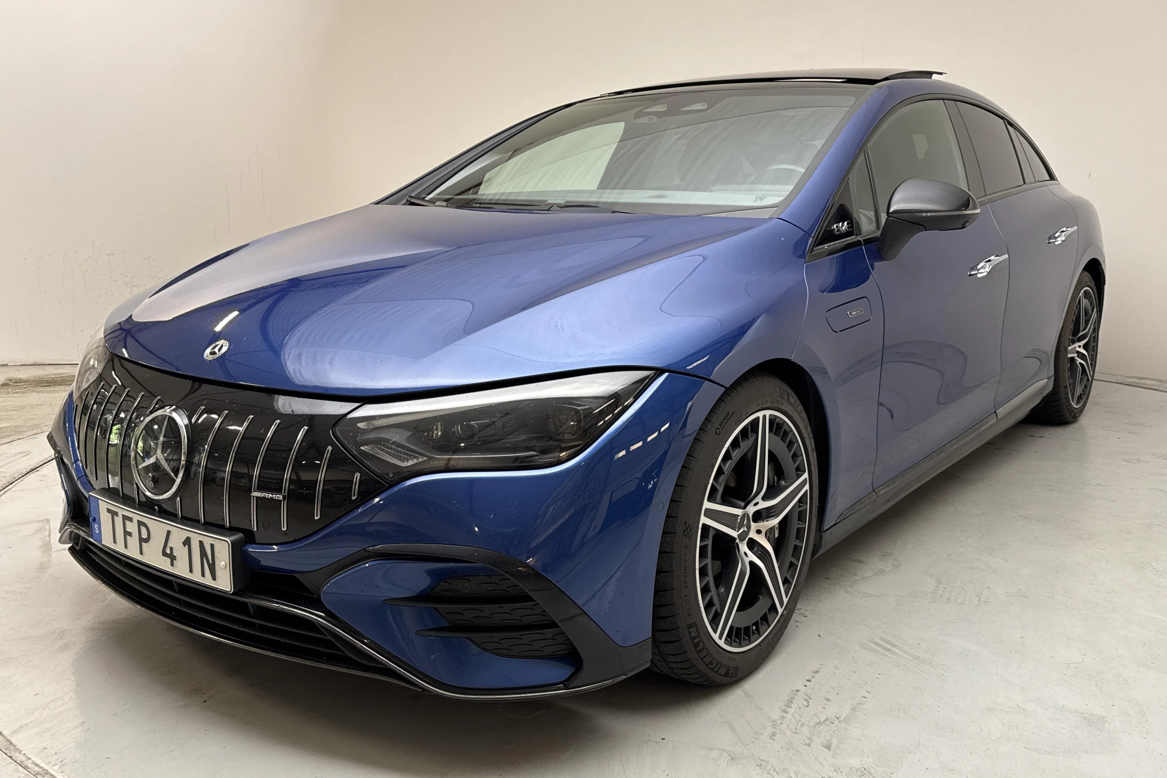 Presentation photo 1 of 21: Mercedes EQE 43 AMG 4Matic V295 (476hk) - 133 560 km - Automatic - blue - 2023