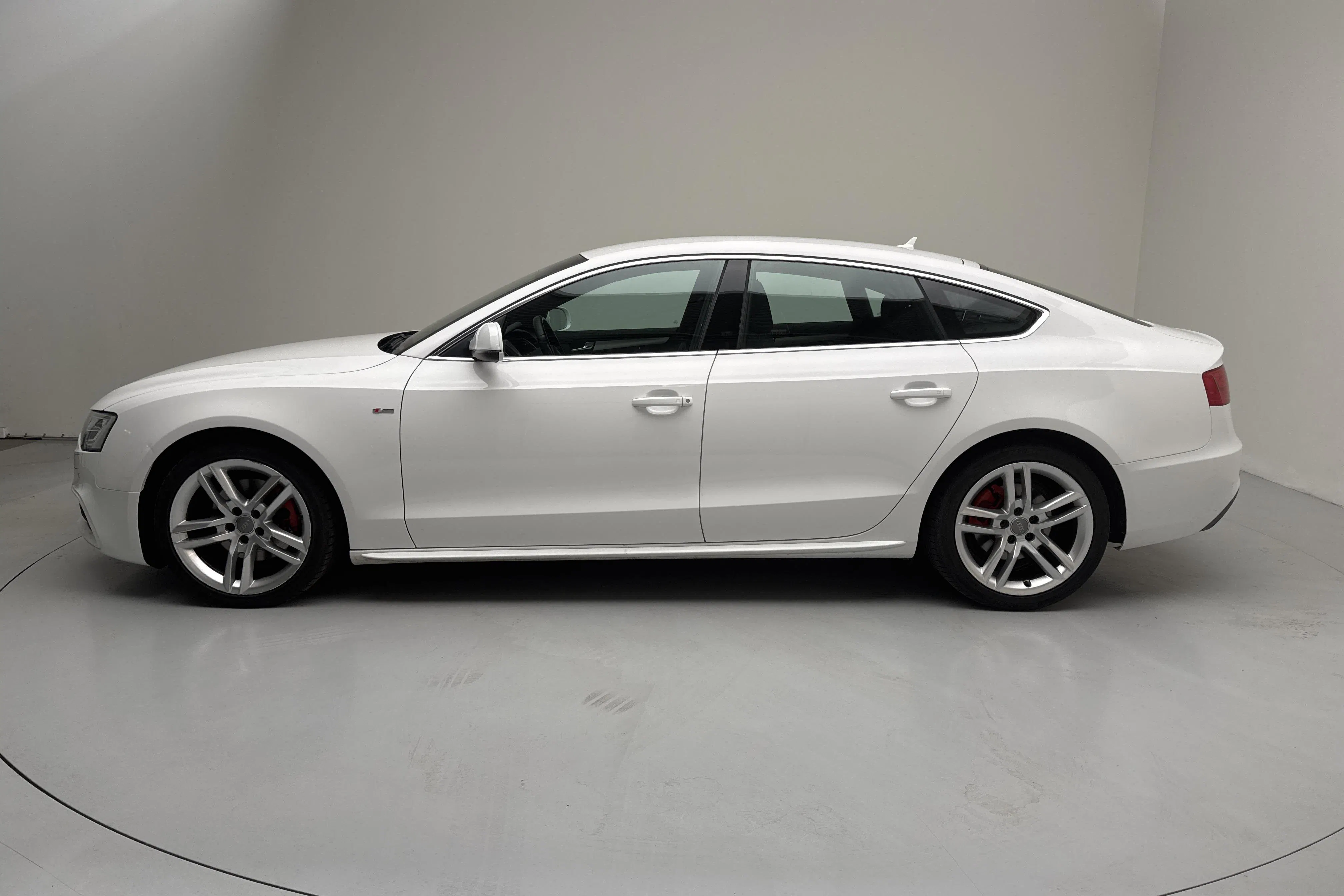 Presentation photo 2 of 12: Audi A5 2.0 TDI Clean diesel Sportback quattro (190hk) - 121 590 km - Automatic - white - 2016