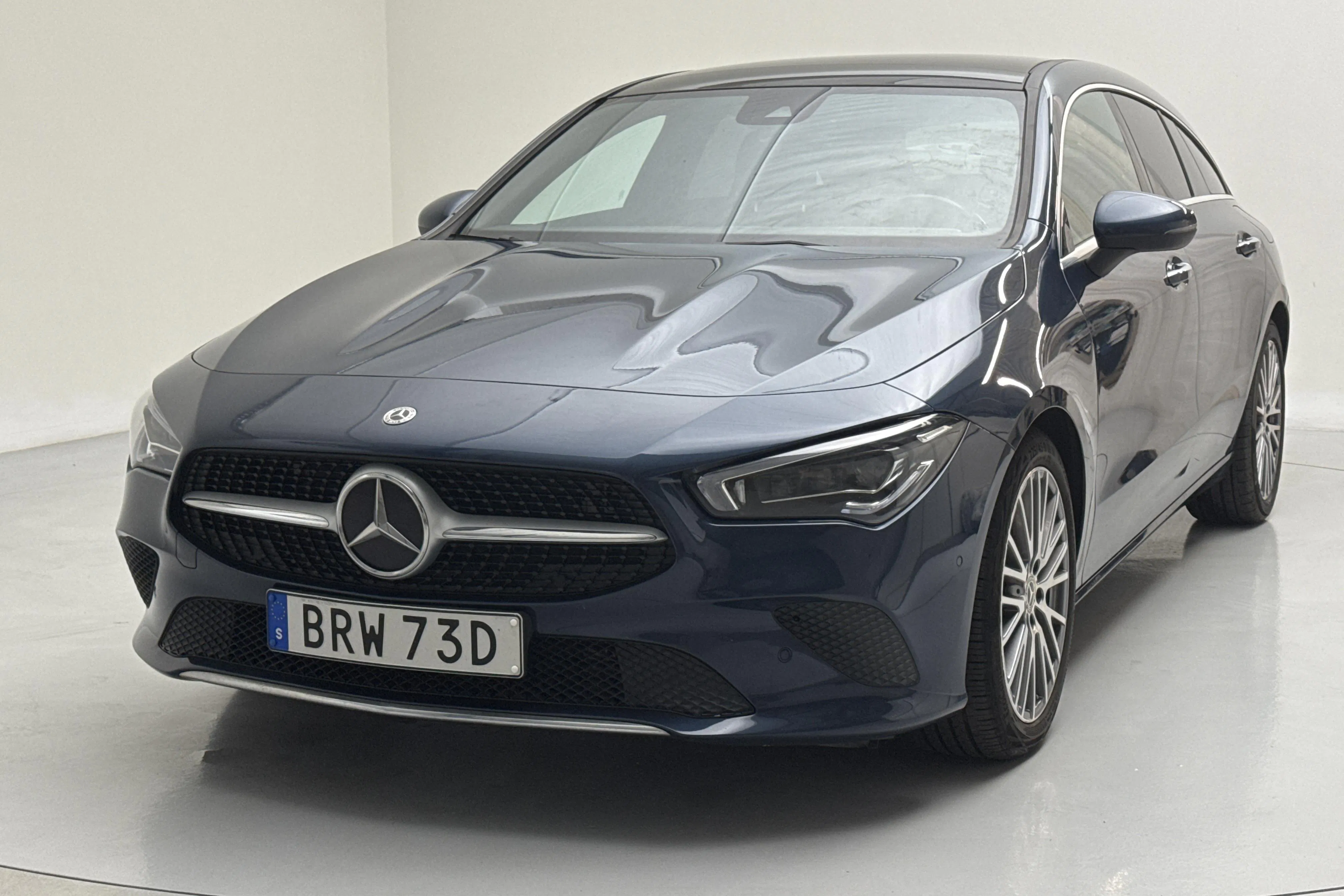 Presentationsfoto 1 av 15: Mercedes CLA 220 d Shooting Brake X118 (190hk) - 9 841 mil - Automat - blå - 2022