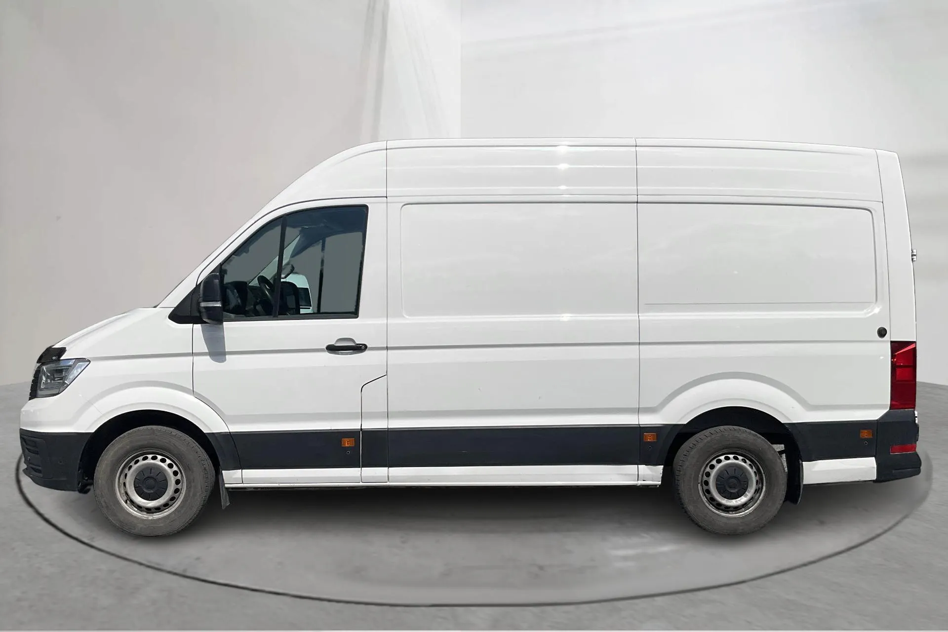 Presentationsfoto 2 av 15: VW Crafter 35 2.0 TDI Skåp 4Motion (177hk) - 16 078 mil - Automat - vit - 2019