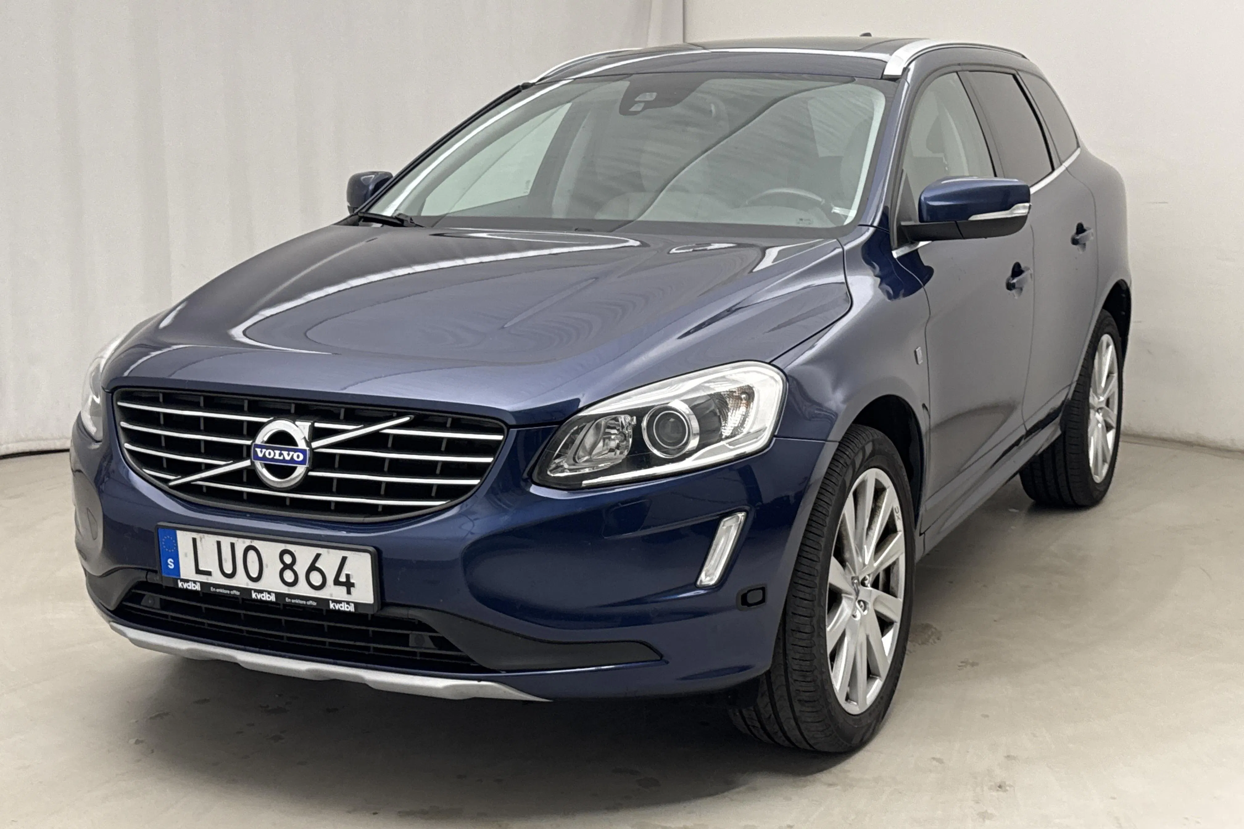 Presentationsfoto 1 av 19: Volvo XC60 D4 AWD (190hk) - 15 296 mil - Automat - blå - 2016