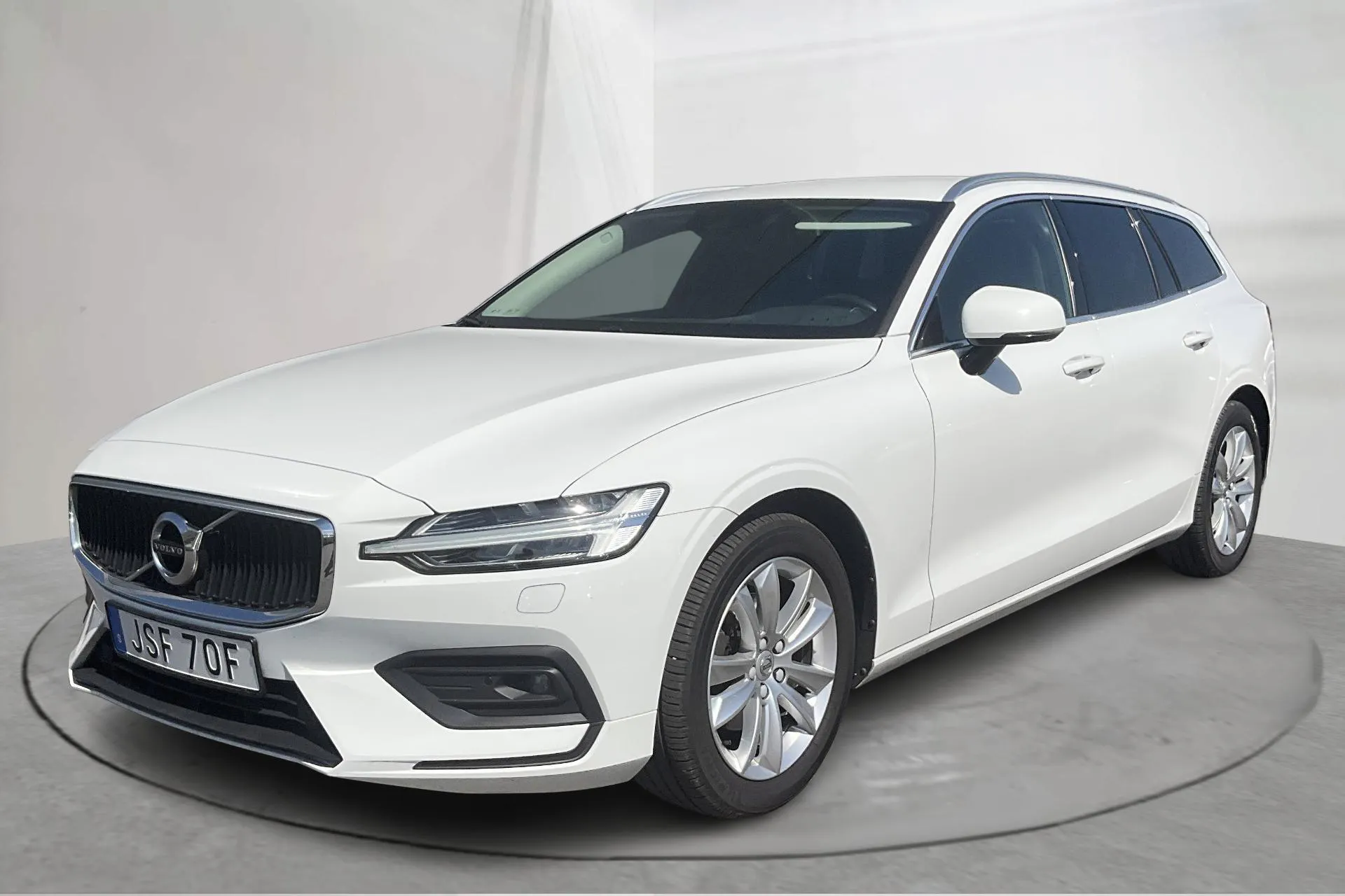 Presentationsfoto 1 av 17: Volvo V60 D3 (150hk) - 12 185 mil - Automat - vit - 2020