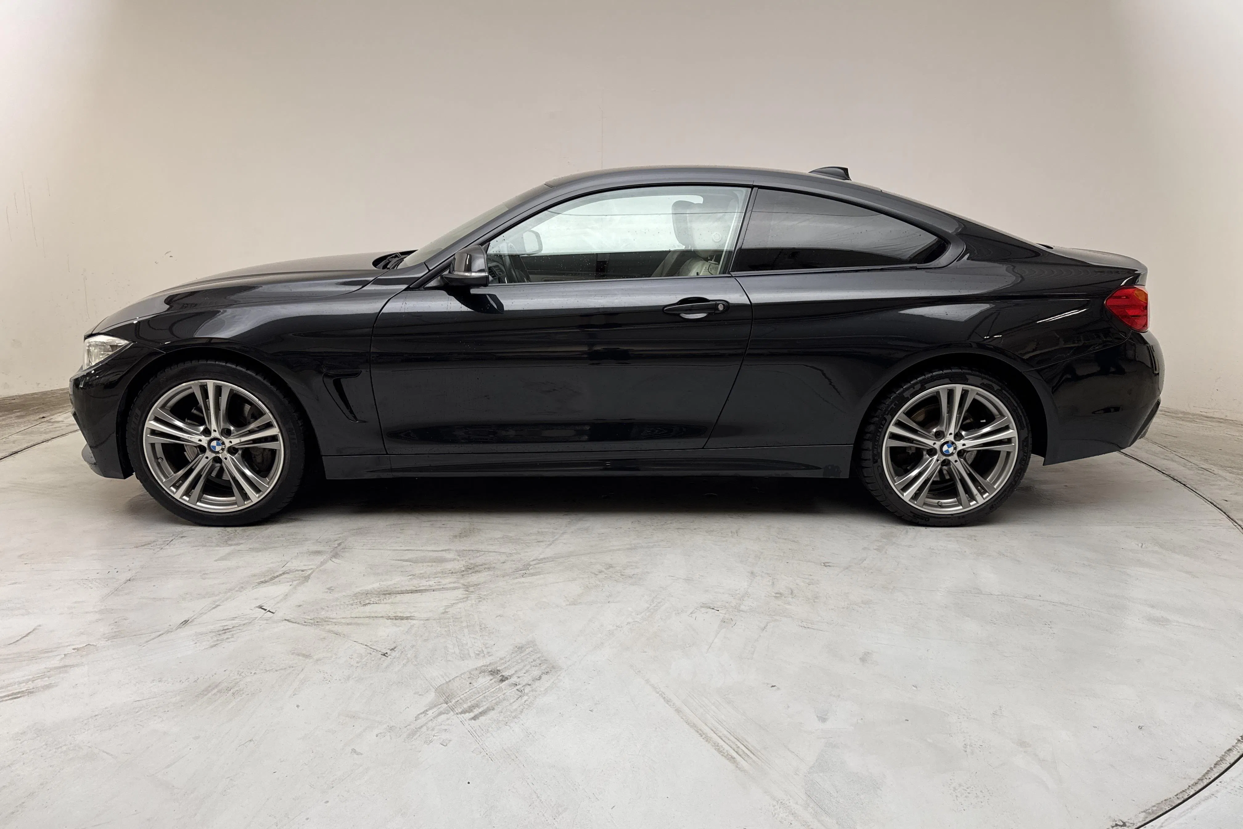 Presentation photo 2 of 12: BMW 435d xDrive Coupé, F32 (313hk) - 162 250 km - Automatic - black - 2016